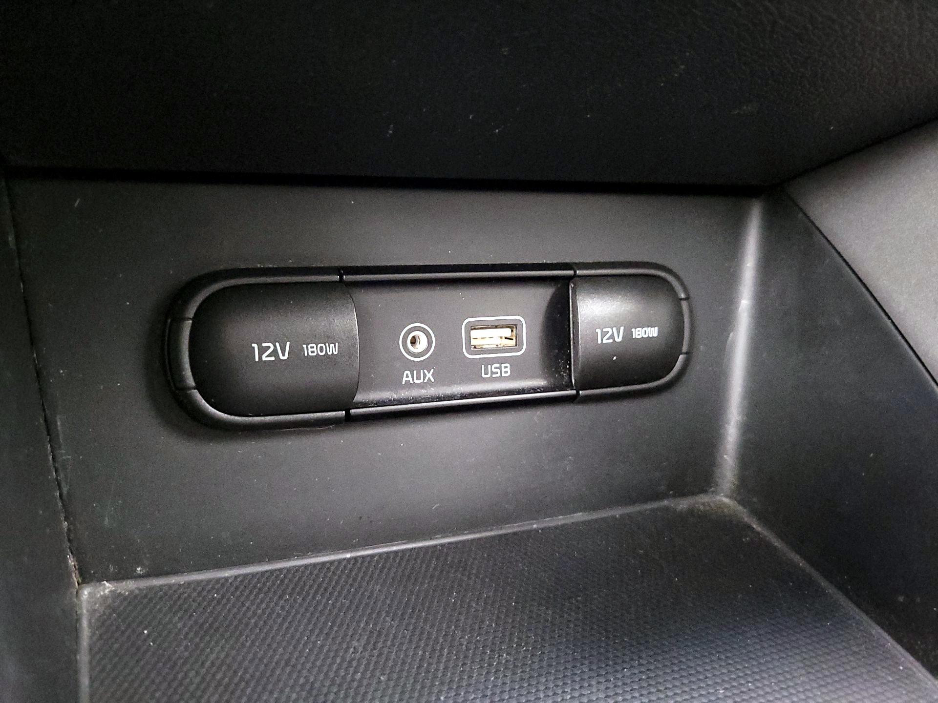 Thumbnail: 2017 Kia Niro - 18