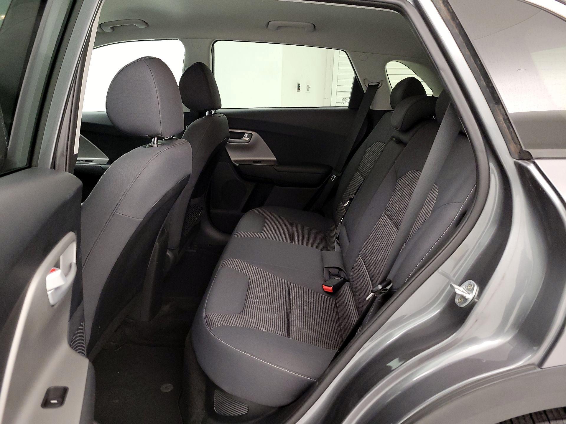 Thumbnail: 2017 Kia Niro - 19