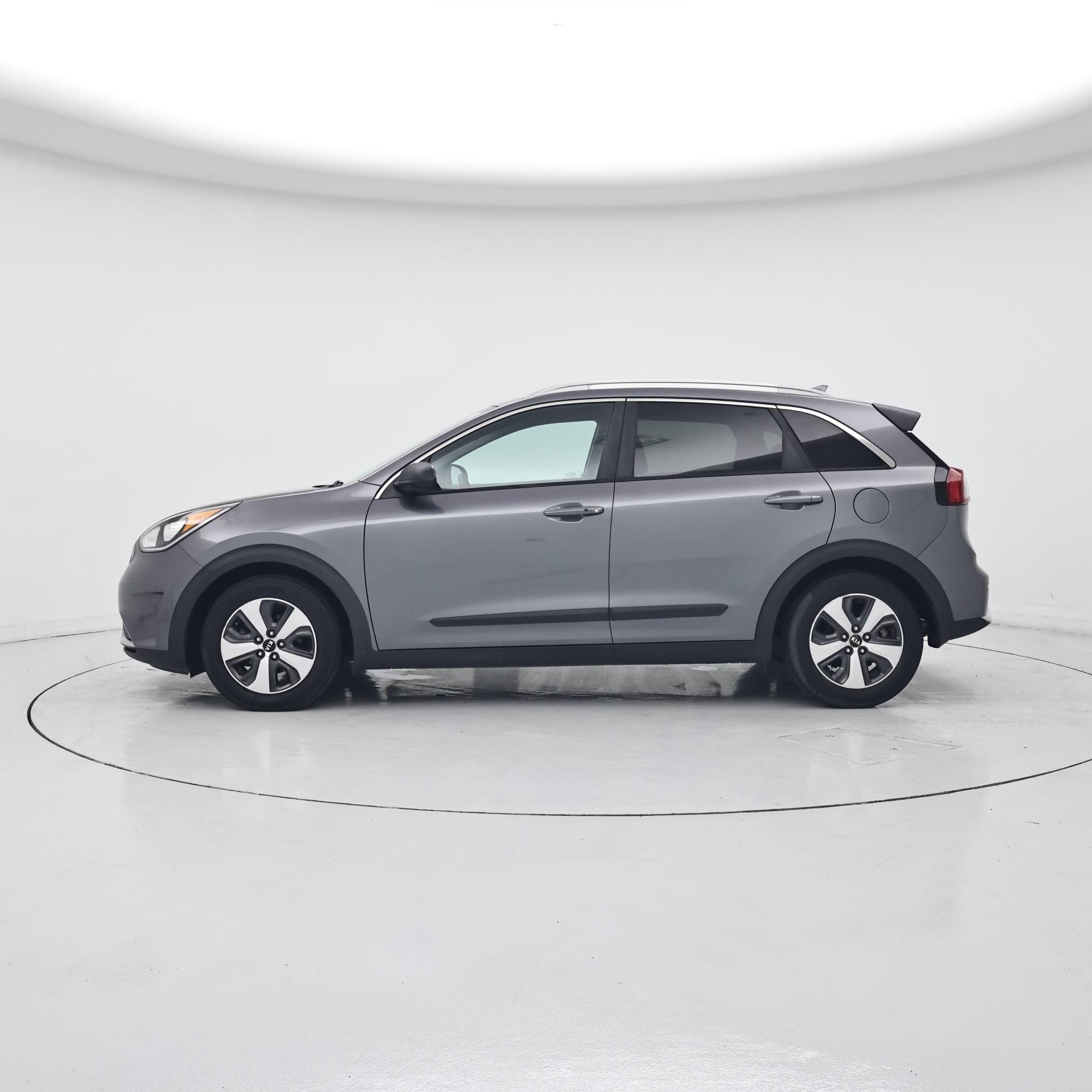 Thumbnail: 2017 Kia Niro - 3