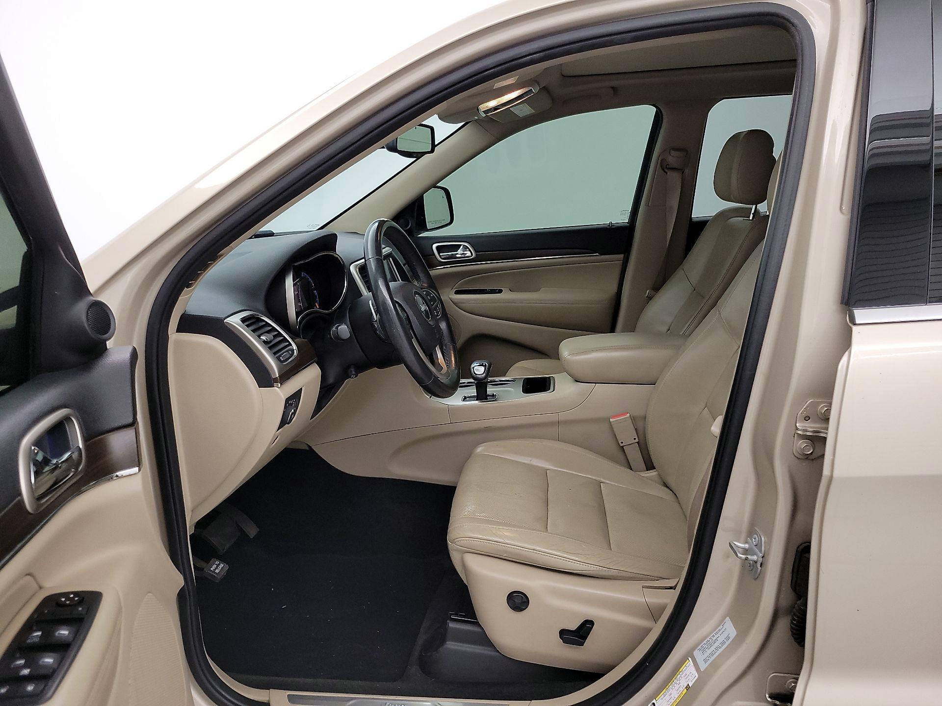 Thumbnail: 2015 Jeep Grand Cherokee - 11