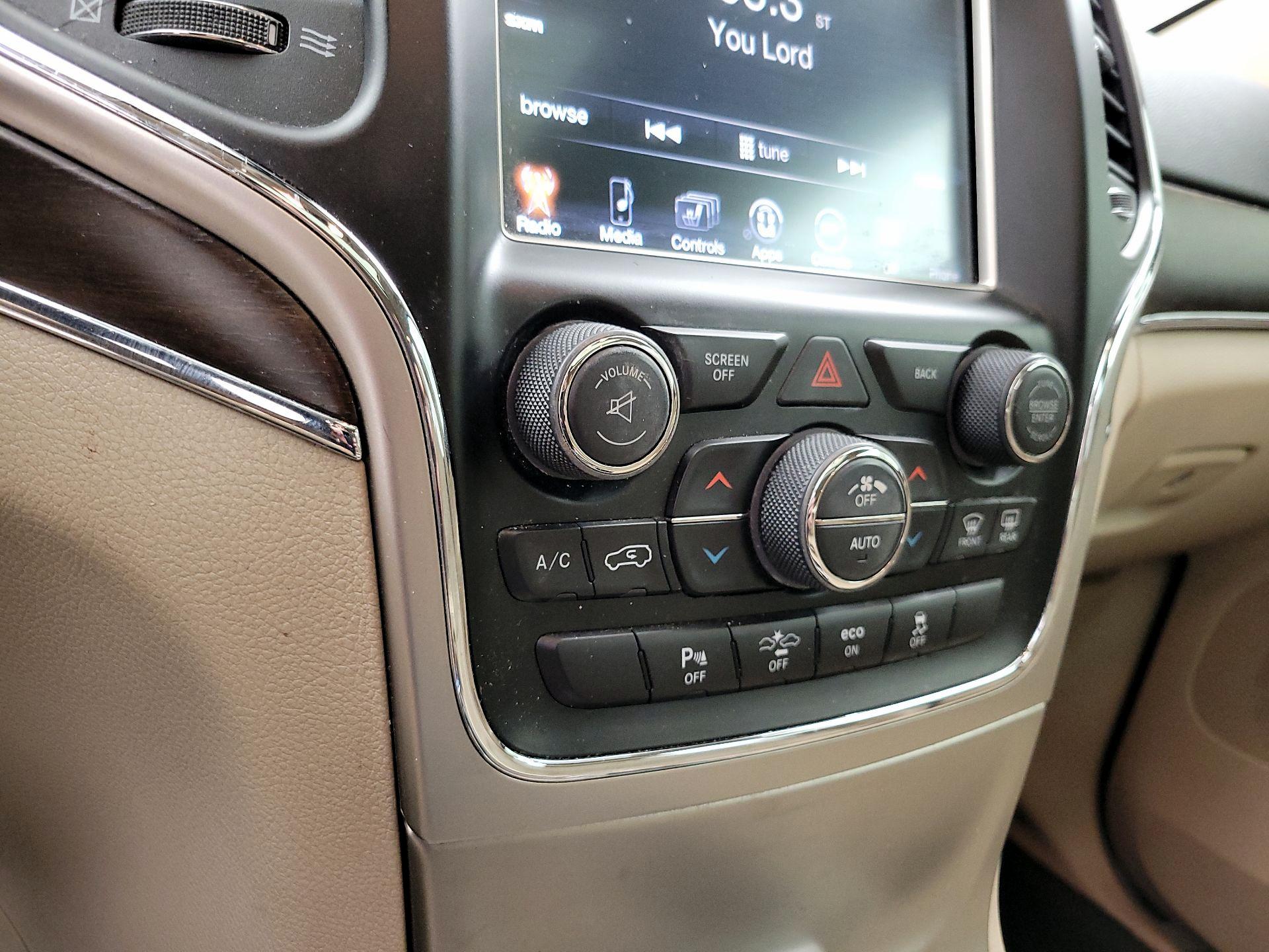 Thumbnail: 2015 Jeep Grand Cherokee - 16