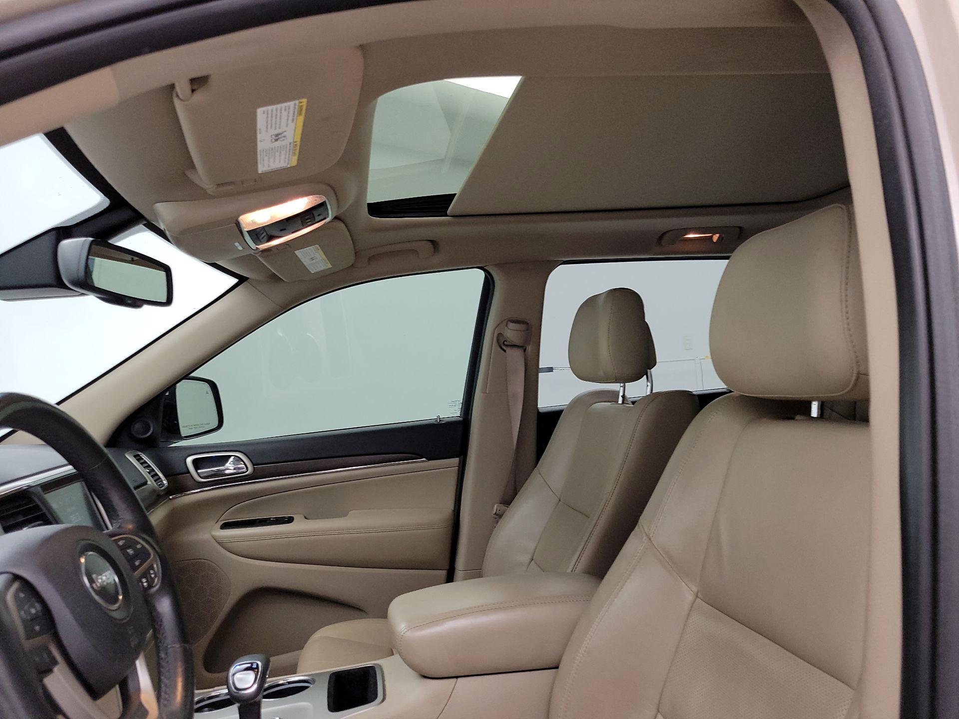 Thumbnail: 2015 Jeep Grand Cherokee - 19