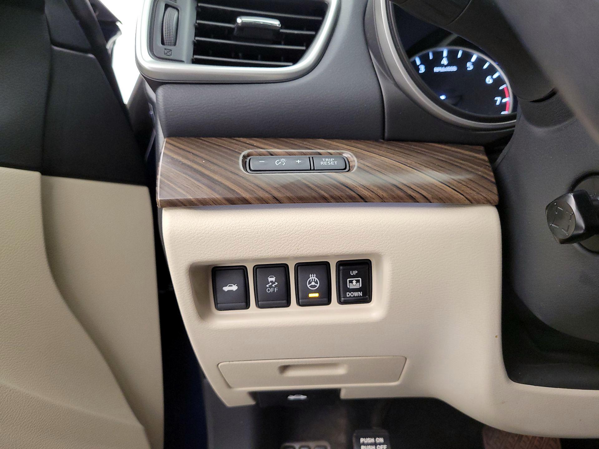 Thumbnail: 2017 Nissan Maxima - 13