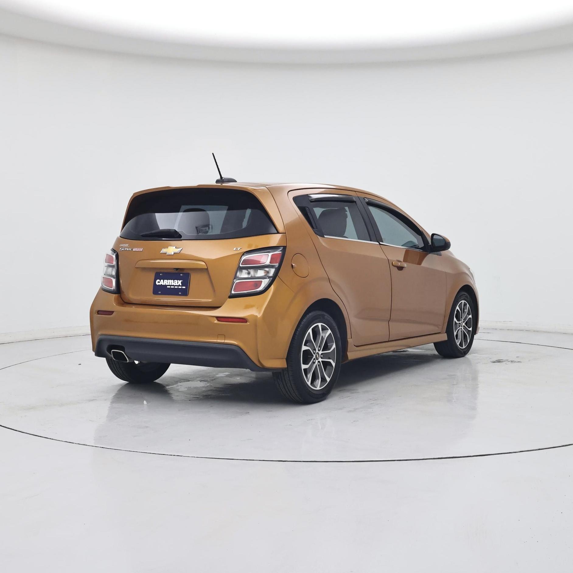Thumbnail: 2017 Chevrolet Sonic - 8