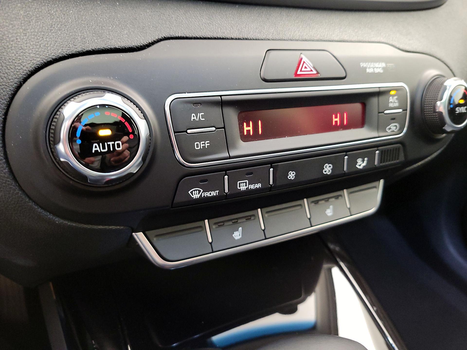 Thumbnail: 2020 Kia Sorento - 17