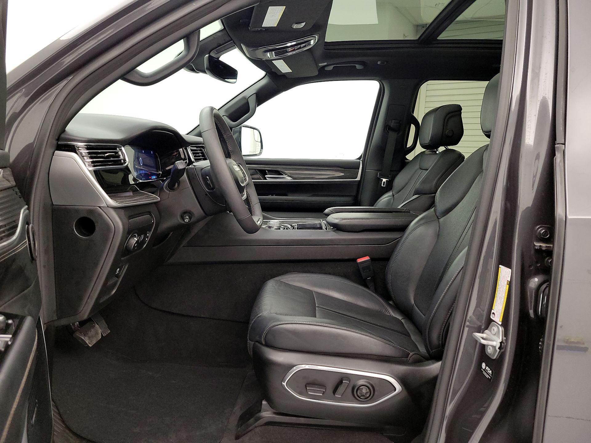 Thumbnail: 2022 Jeep Wagoneer - 11