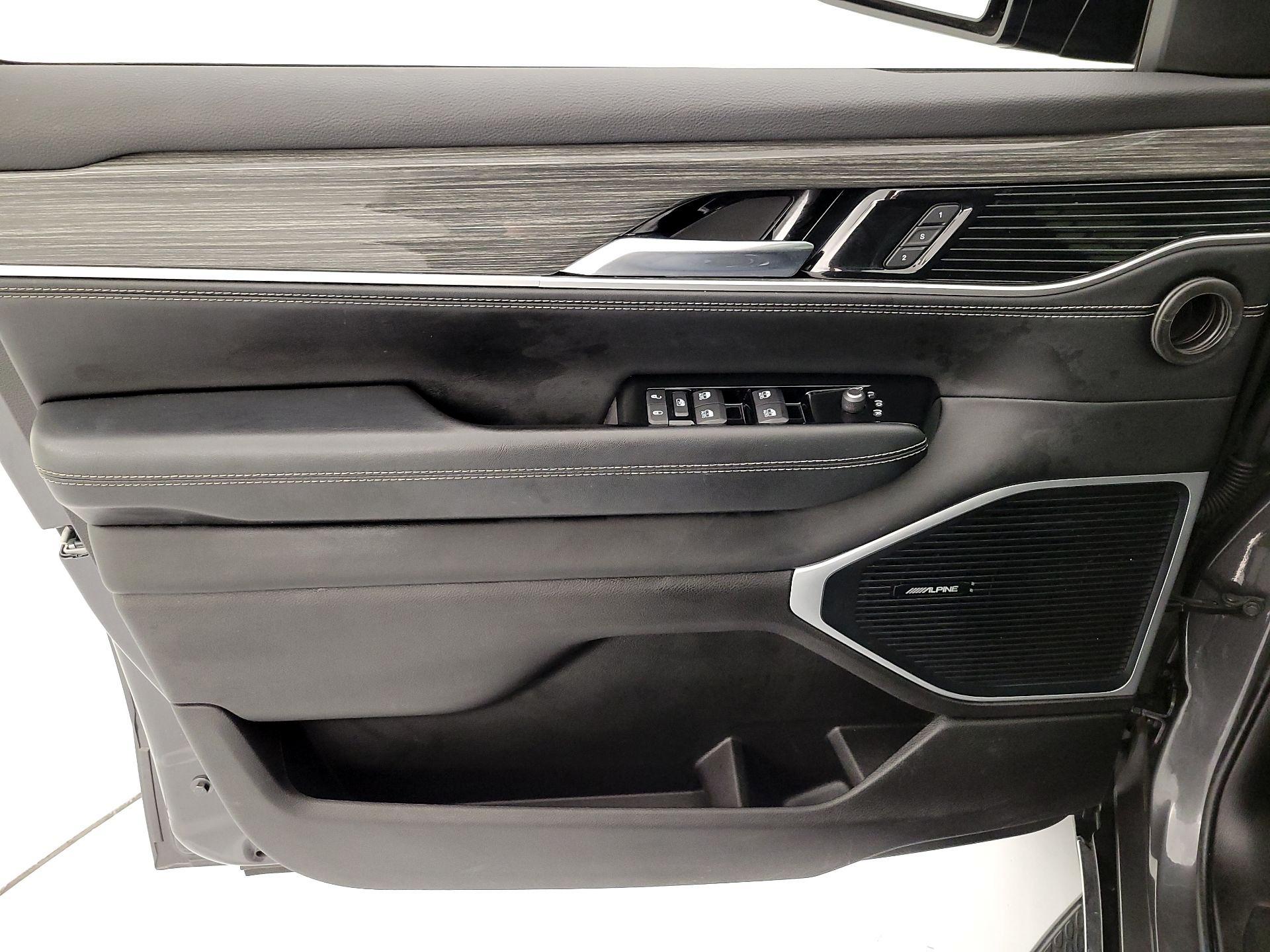 Thumbnail: 2022 Jeep Wagoneer - 12