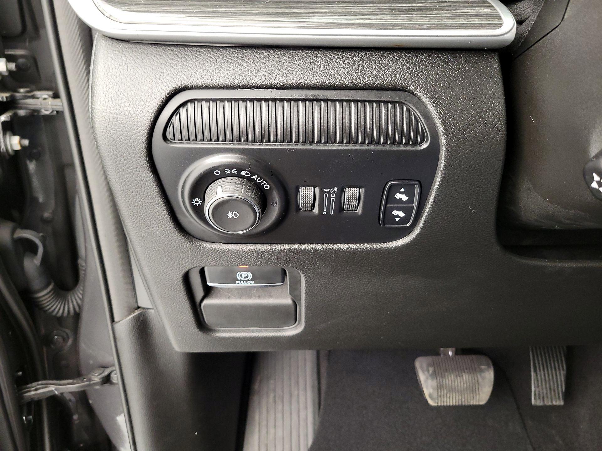 Thumbnail: 2022 Jeep Wagoneer - 13