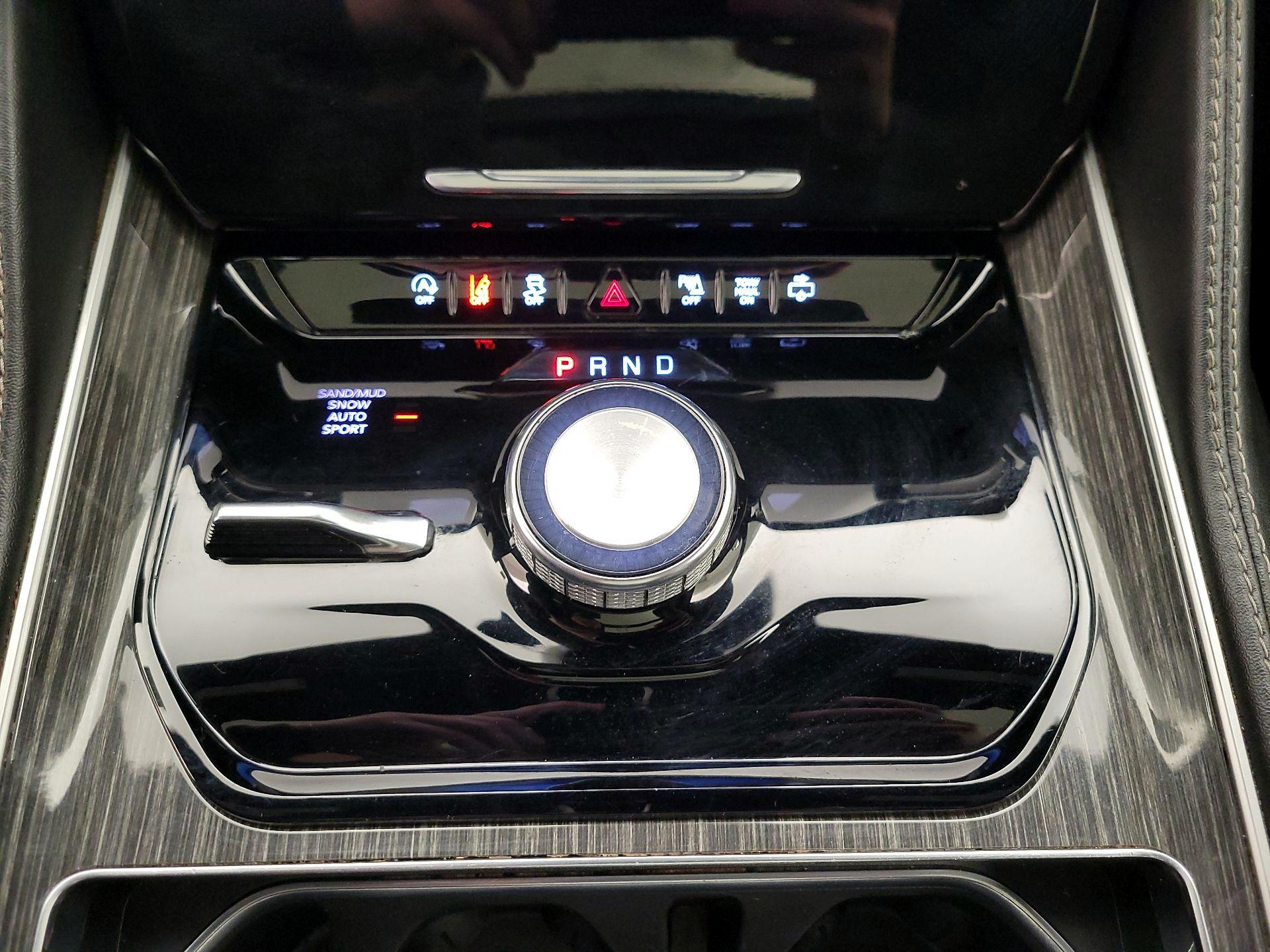 Thumbnail: 2022 Jeep Wagoneer - 18