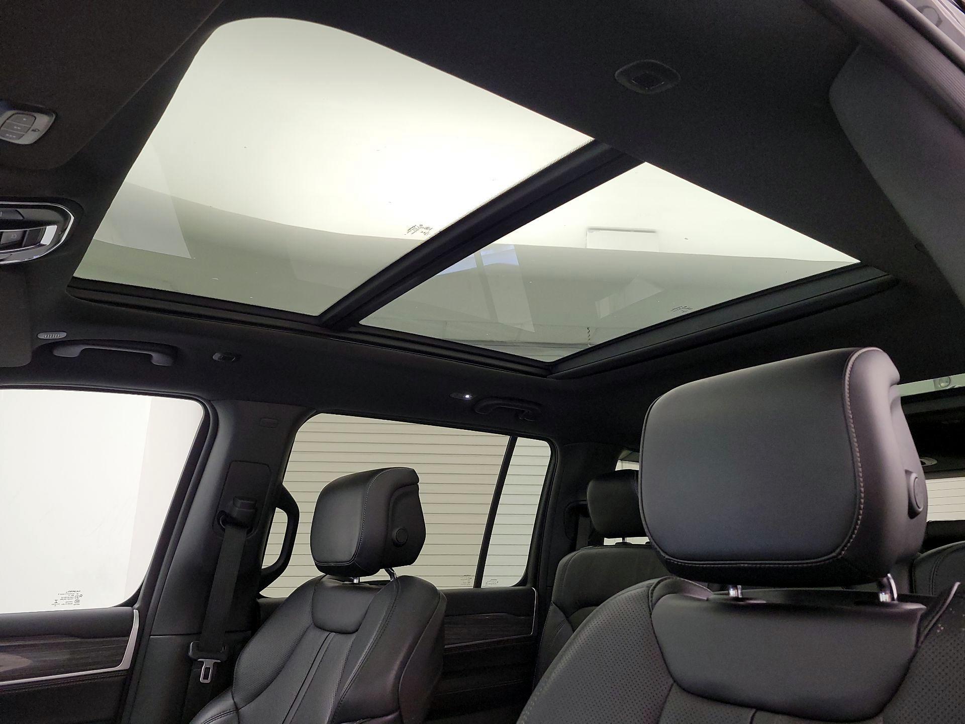 Thumbnail: 2022 Jeep Wagoneer - 20