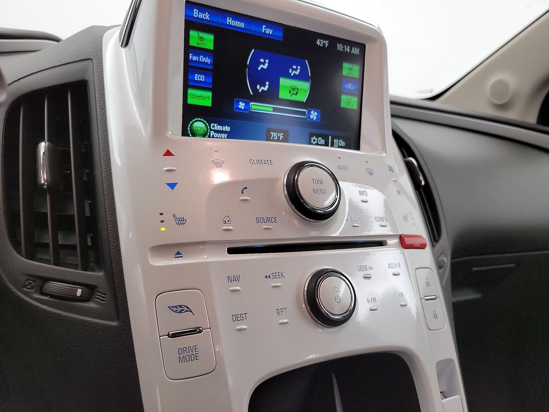 Thumbnail: 2015 Chevrolet Volt - 17