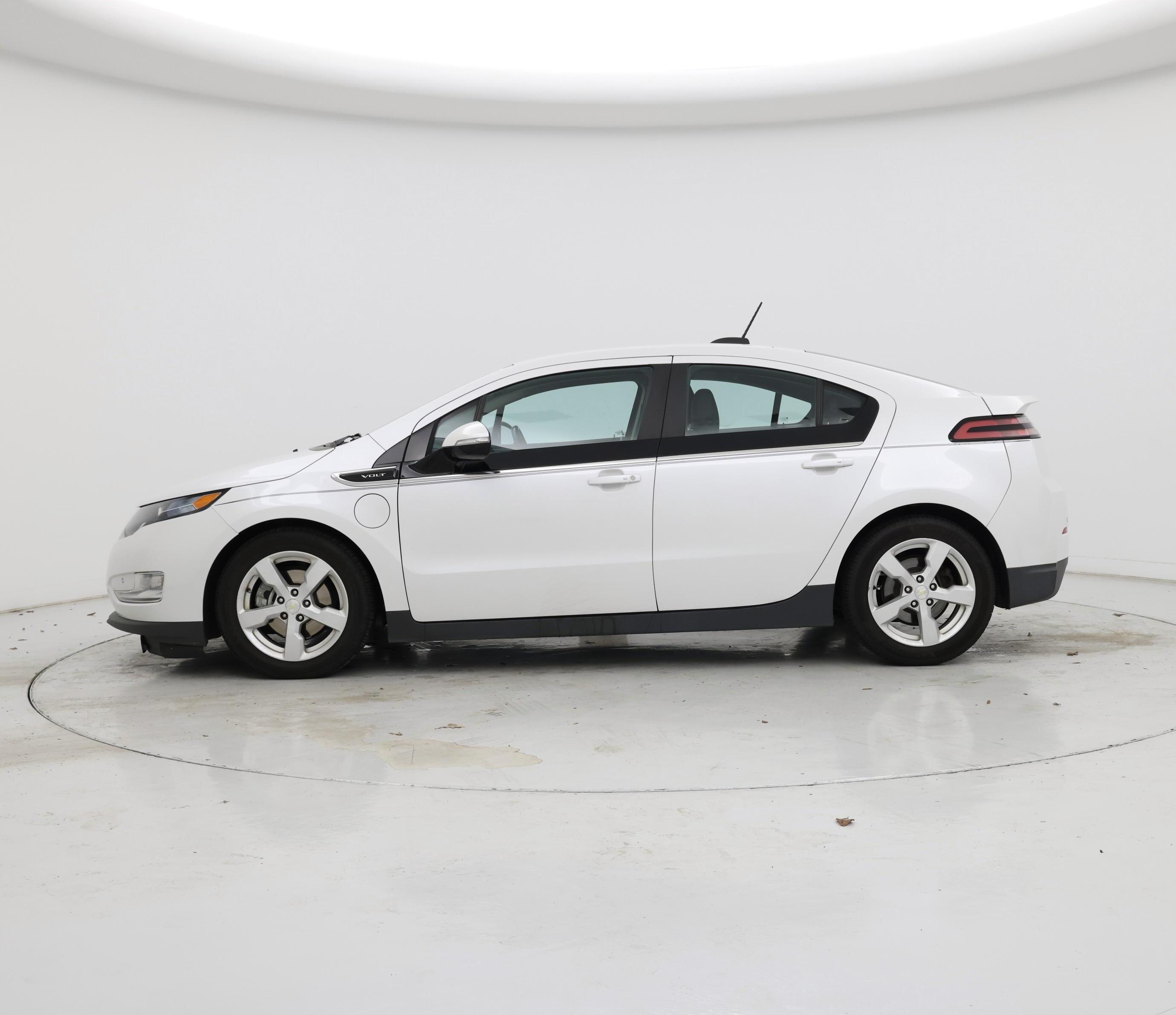 Thumbnail: 2015 Chevrolet Volt - 3