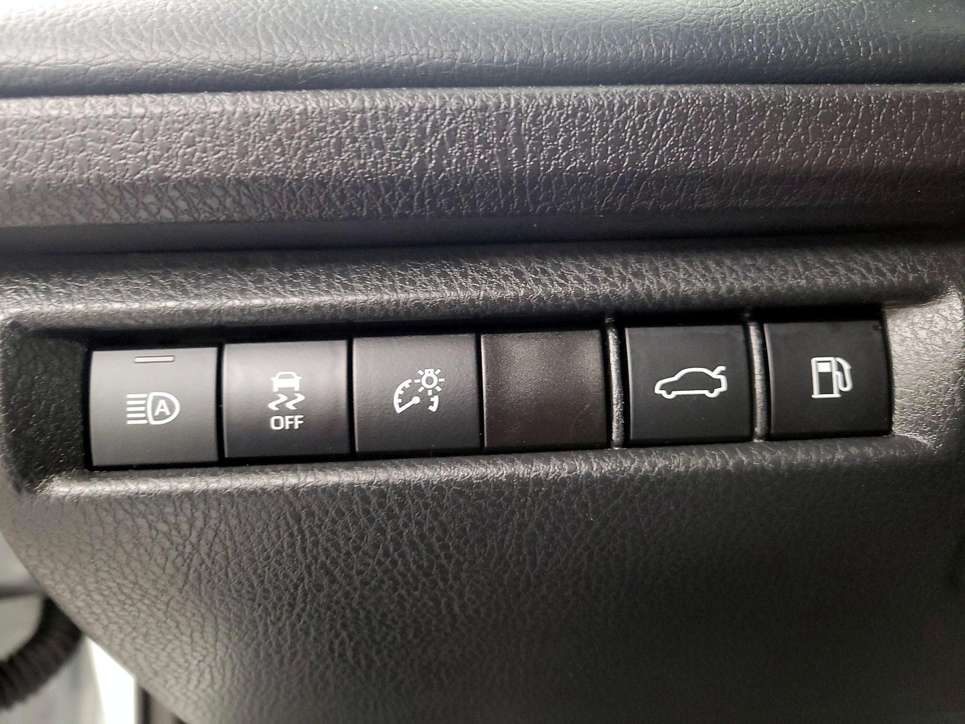 Thumbnail: 2025 Toyota Camry - 13