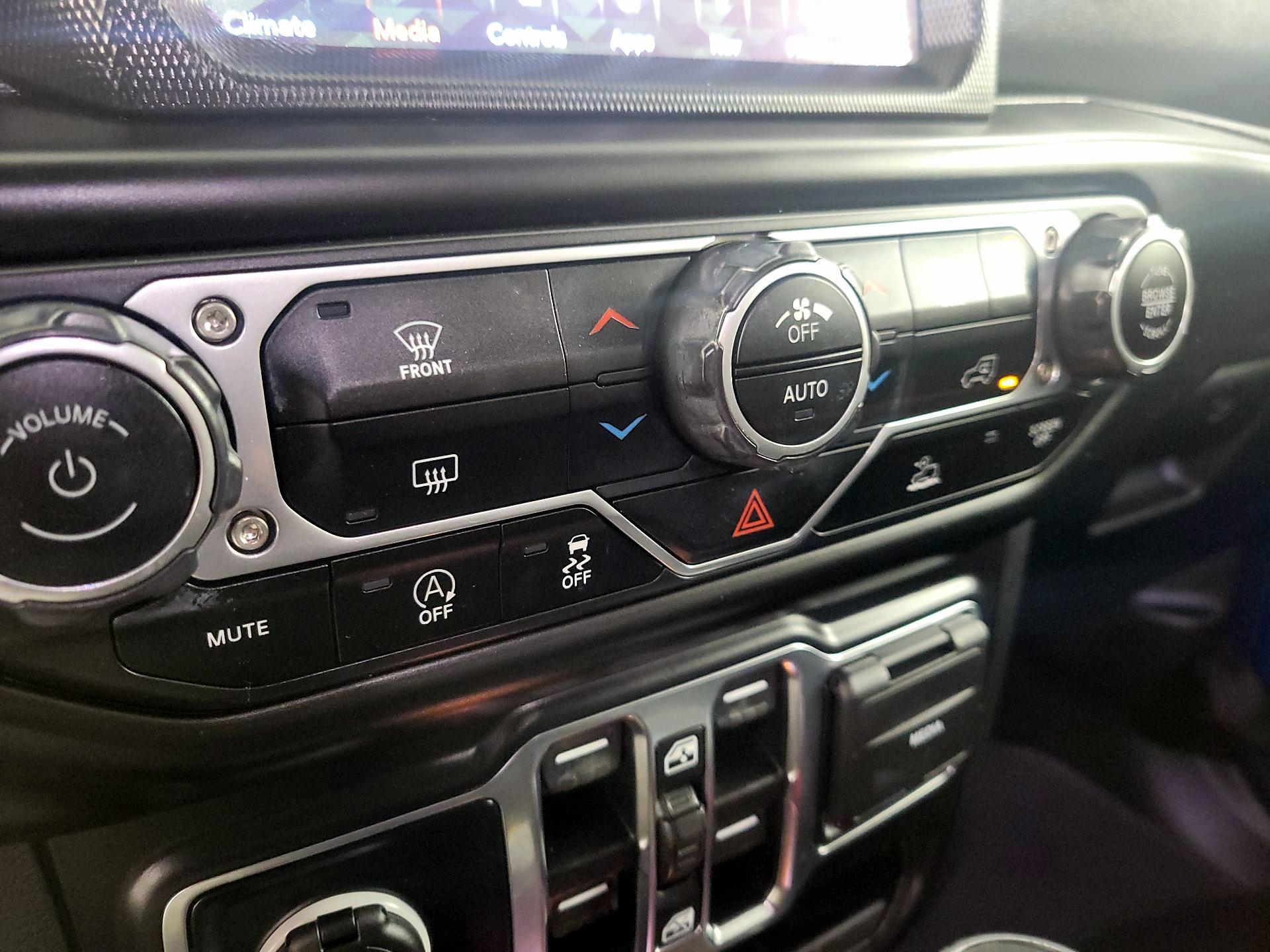 Thumbnail: 2022 Jeep Wrangler - 17