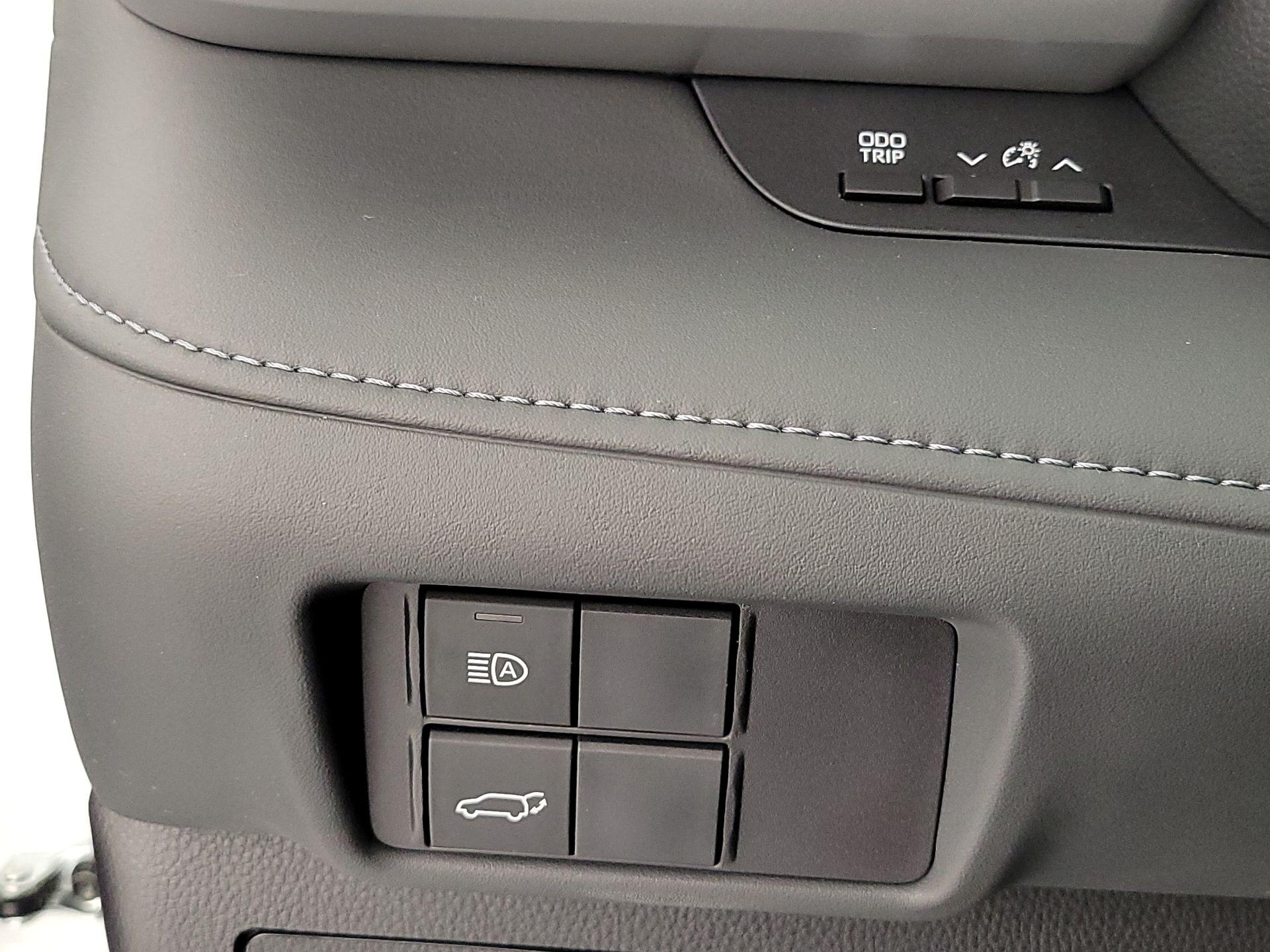 Thumbnail: 2023 Toyota Highlander - 13