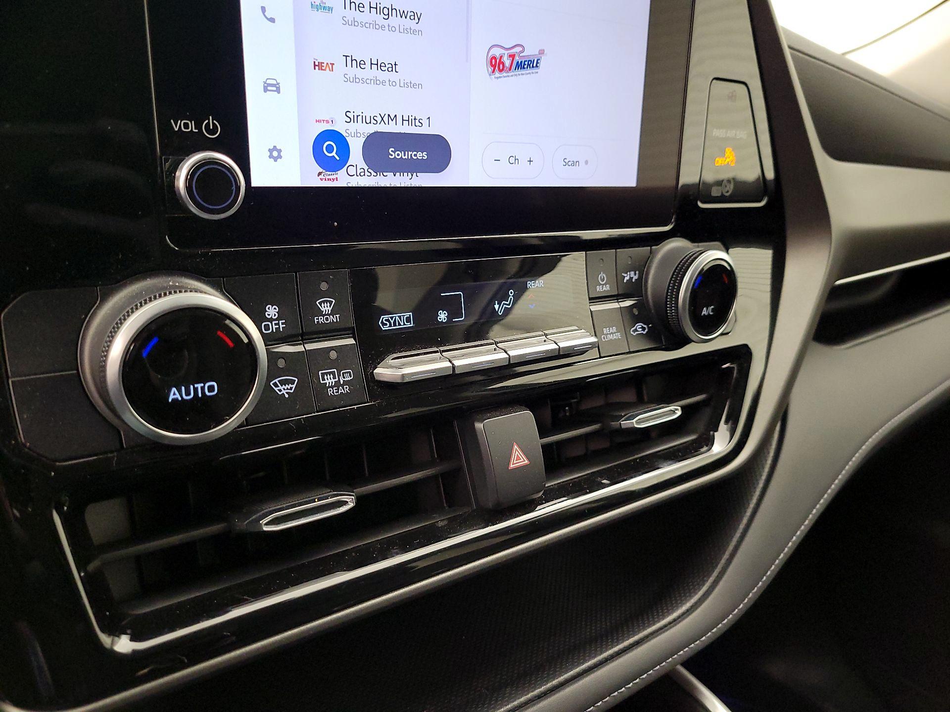 Thumbnail: 2023 Toyota Highlander - 16