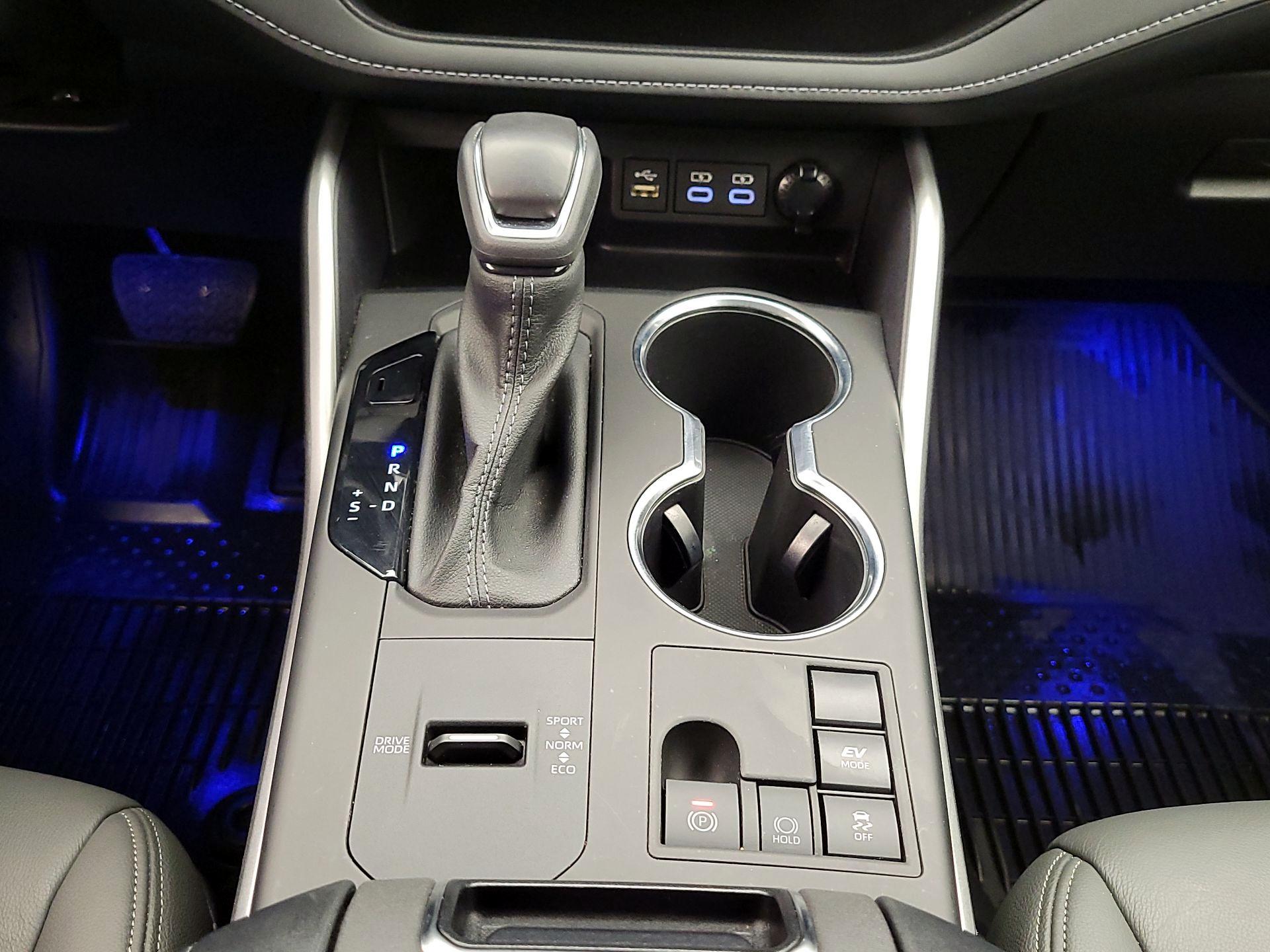 Thumbnail: 2023 Toyota Highlander - 17