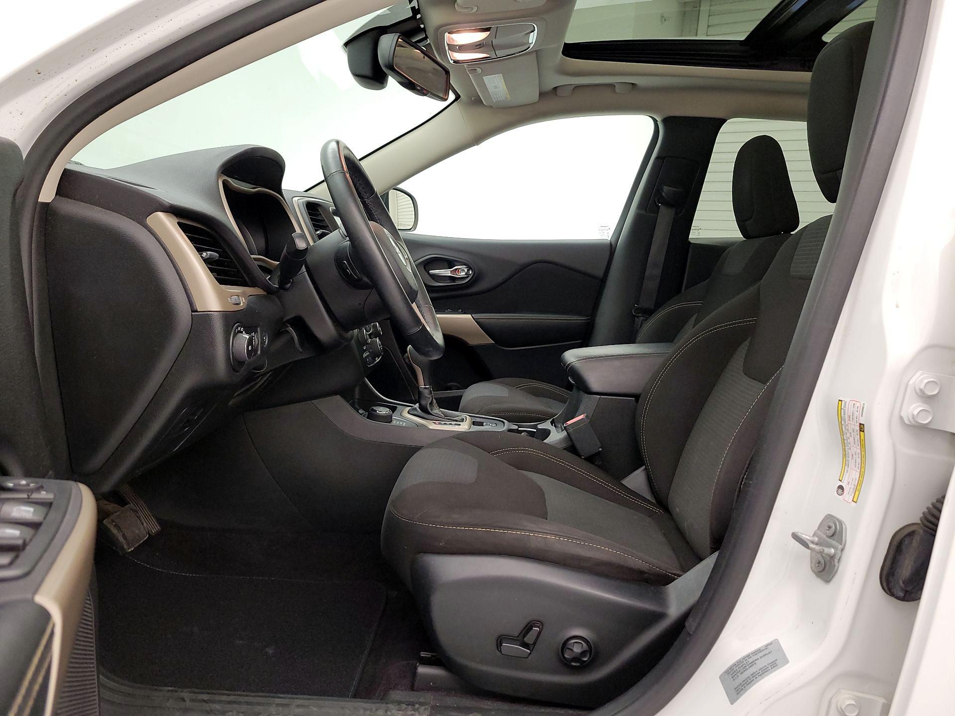 Thumbnail: 2017 Jeep Cherokee - 11