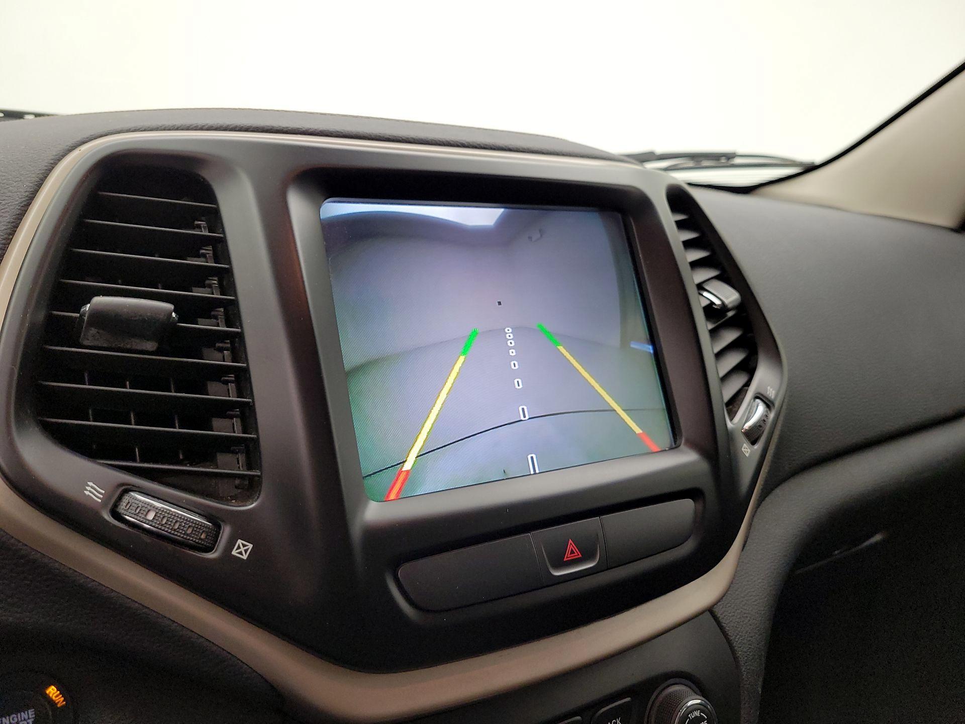 Thumbnail: 2017 Jeep Cherokee - 14