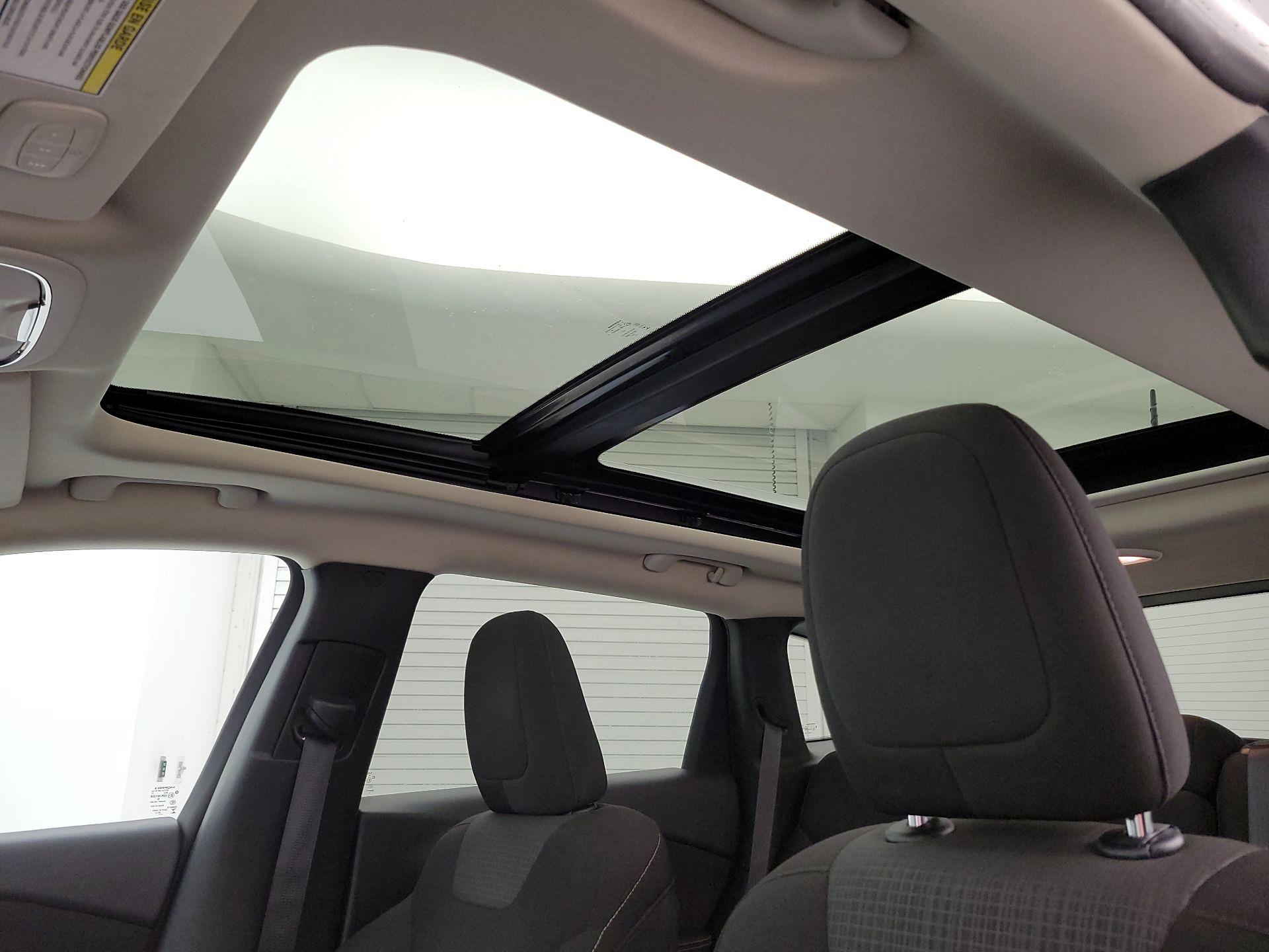 Thumbnail: 2017 Jeep Cherokee - 19