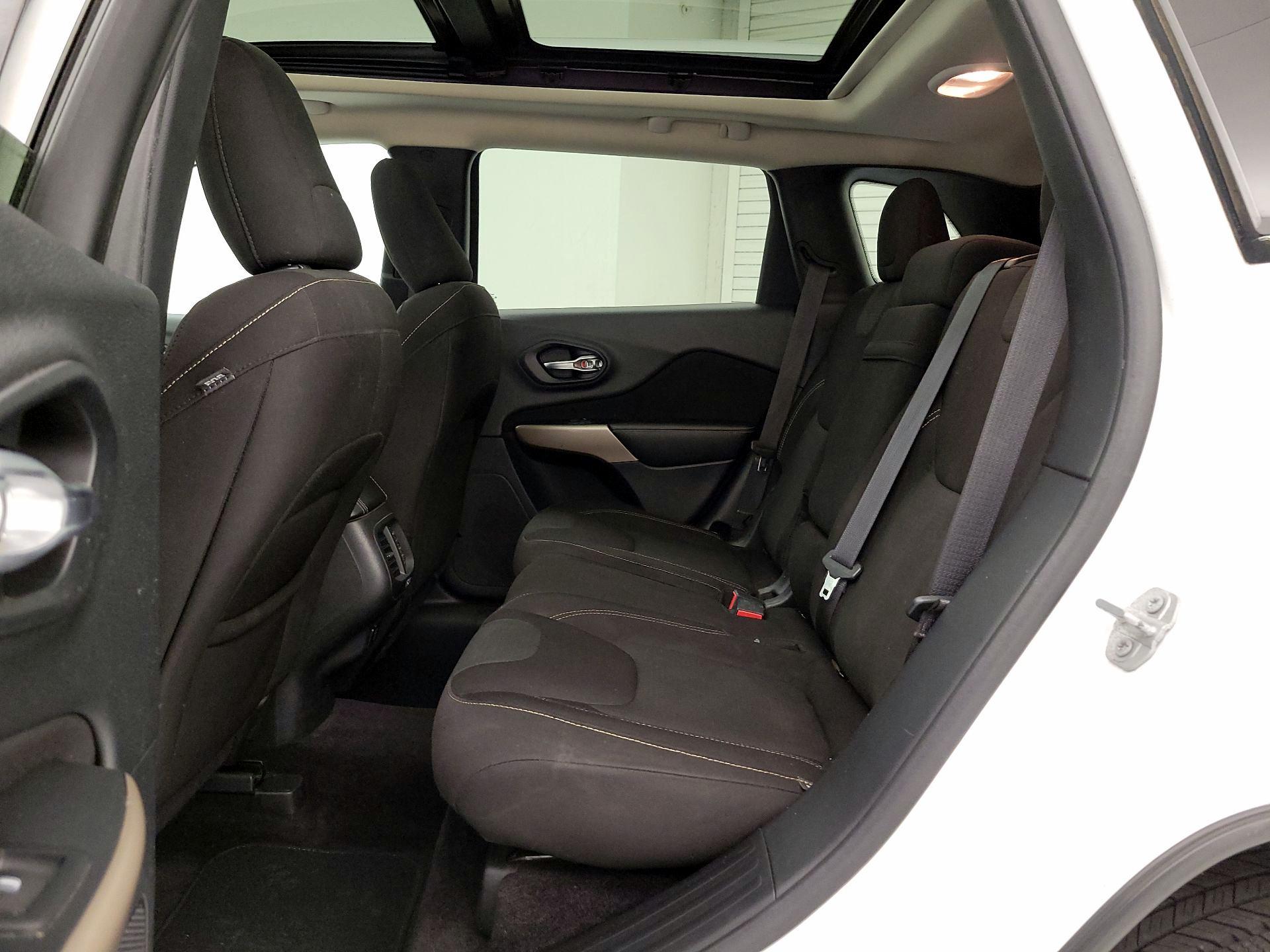 Thumbnail: 2017 Jeep Cherokee - 20