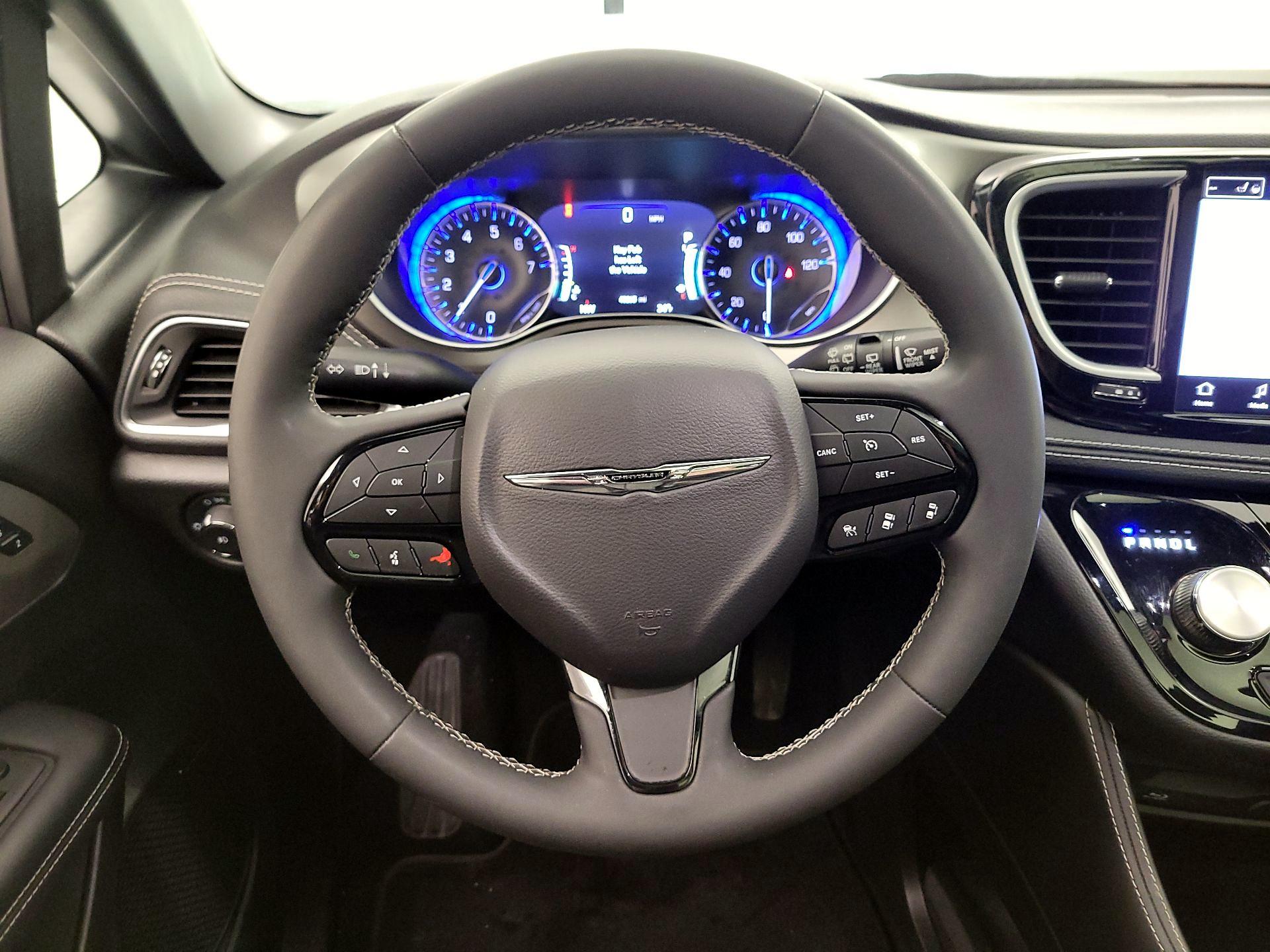 Thumbnail: 2023 Chrysler Pacifica - 10