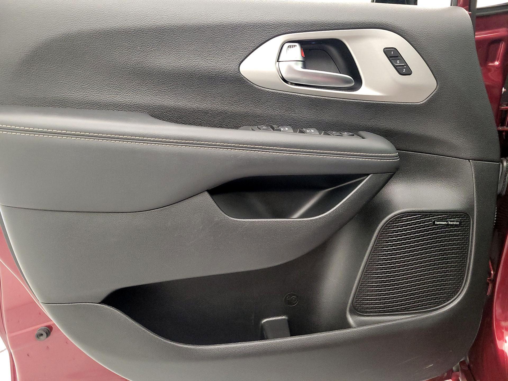 Thumbnail: 2023 Chrysler Pacifica - 12