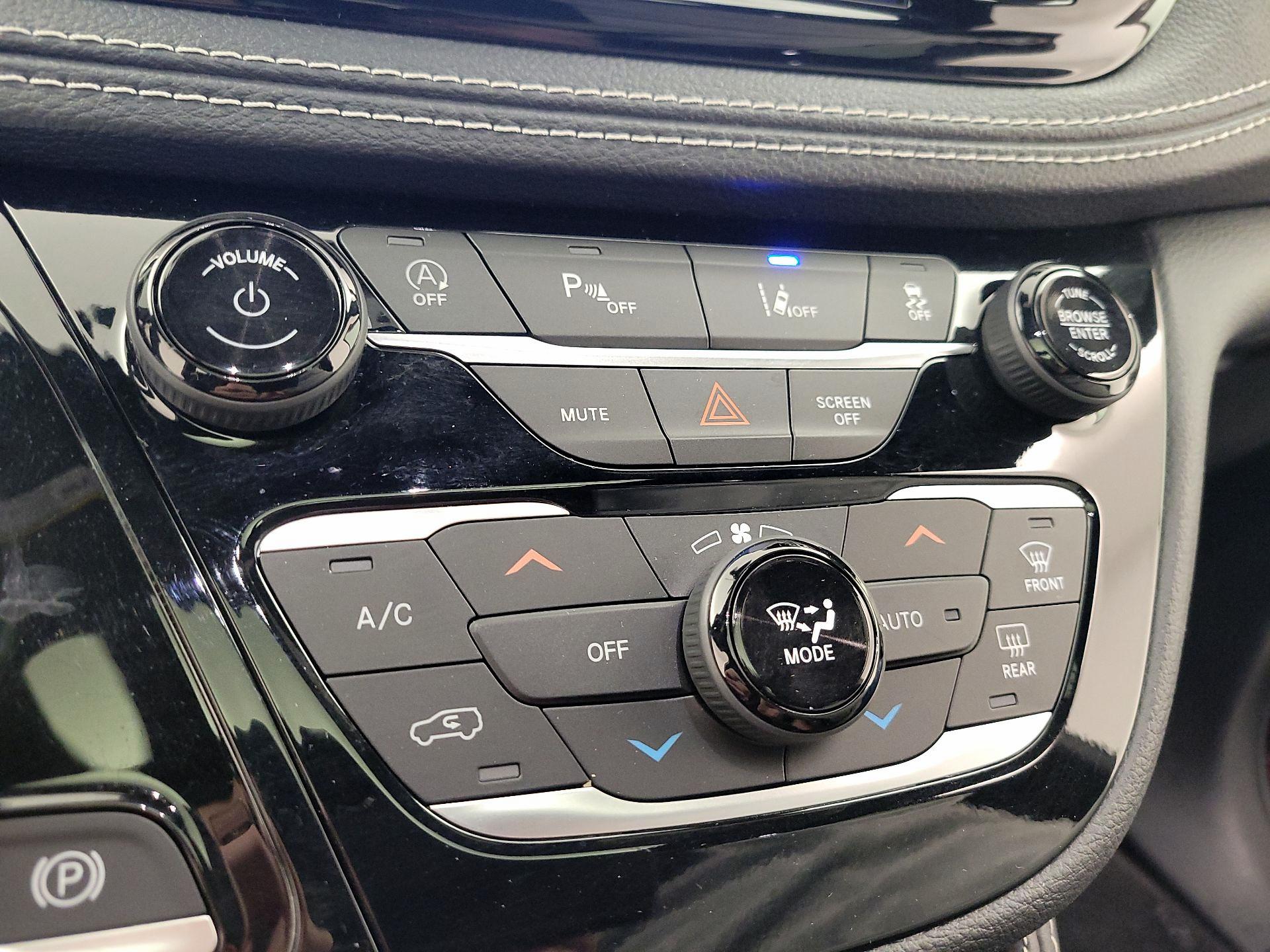 Thumbnail: 2023 Chrysler Pacifica - 17