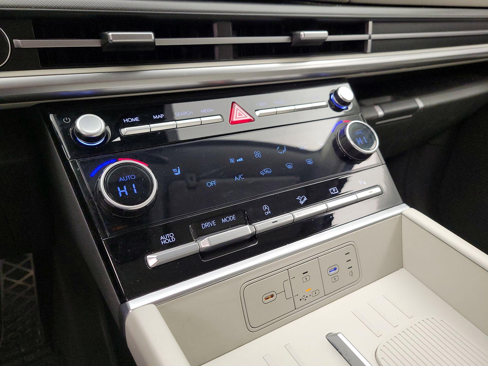 Thumbnail: 2024 Hyundai Santa Fe - 16