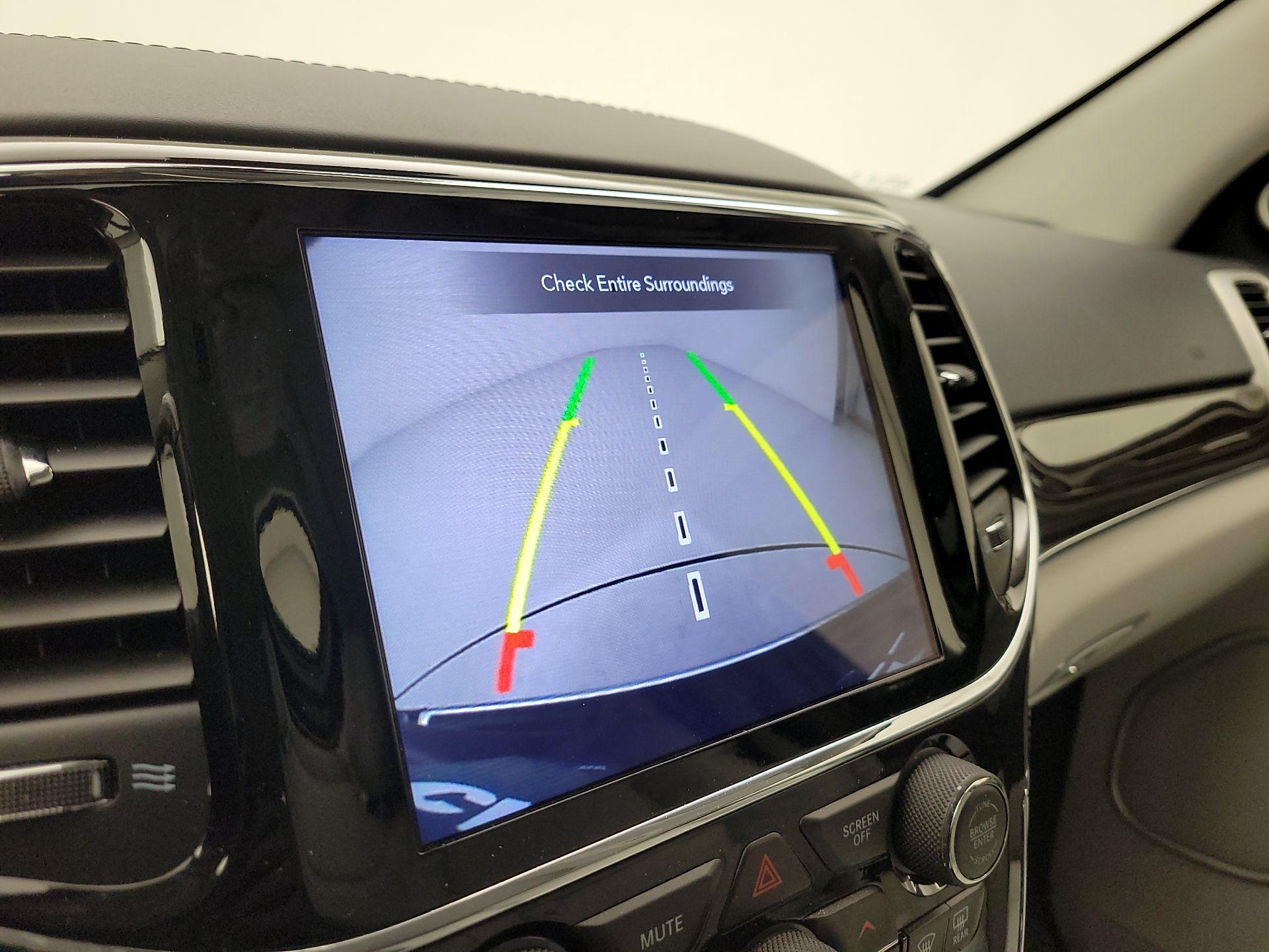 Thumbnail: 2020 Jeep Grand Cherokee - 15