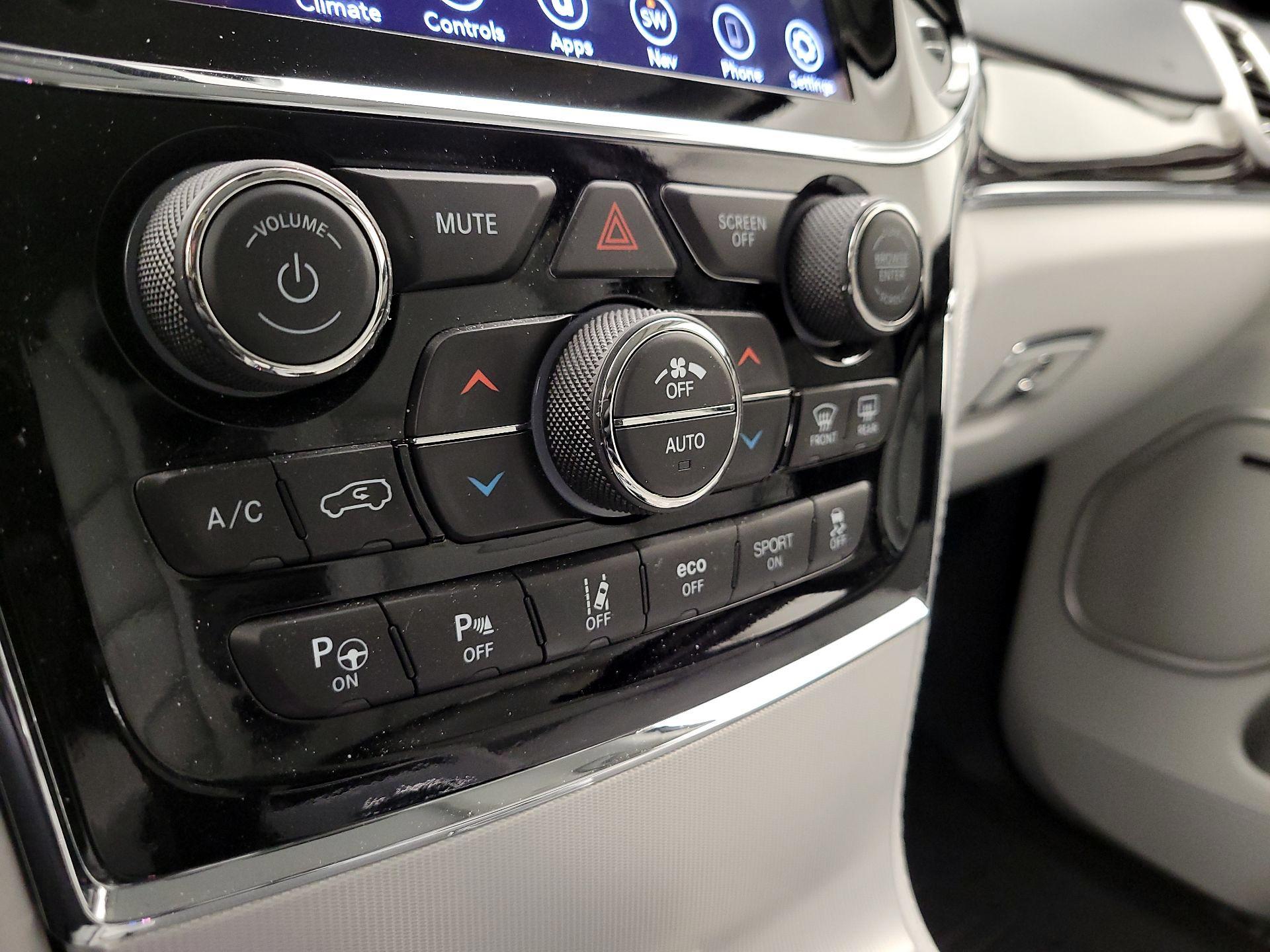 Thumbnail: 2020 Jeep Grand Cherokee - 17