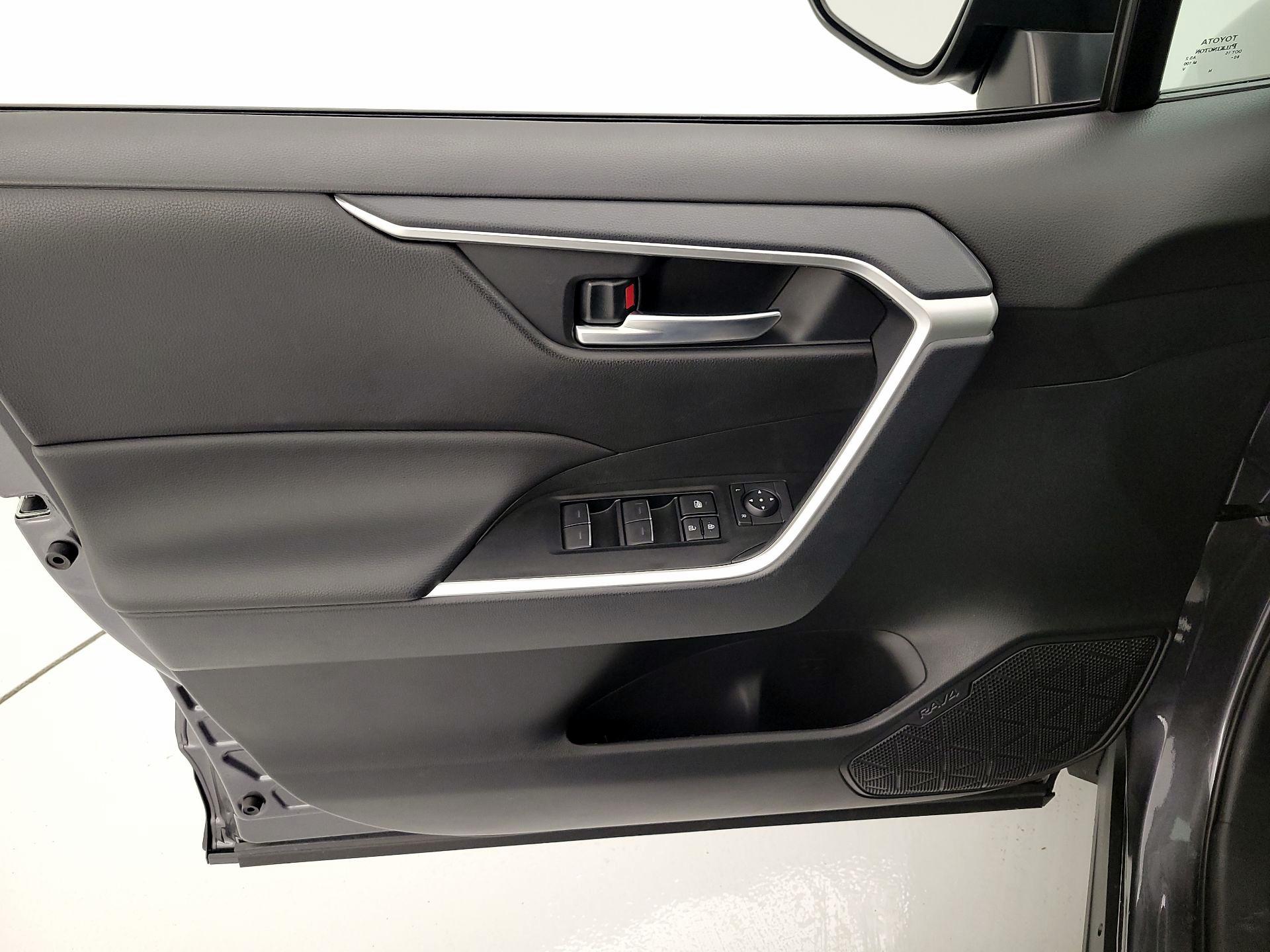 Thumbnail: 2025 Toyota RAV4 - 12