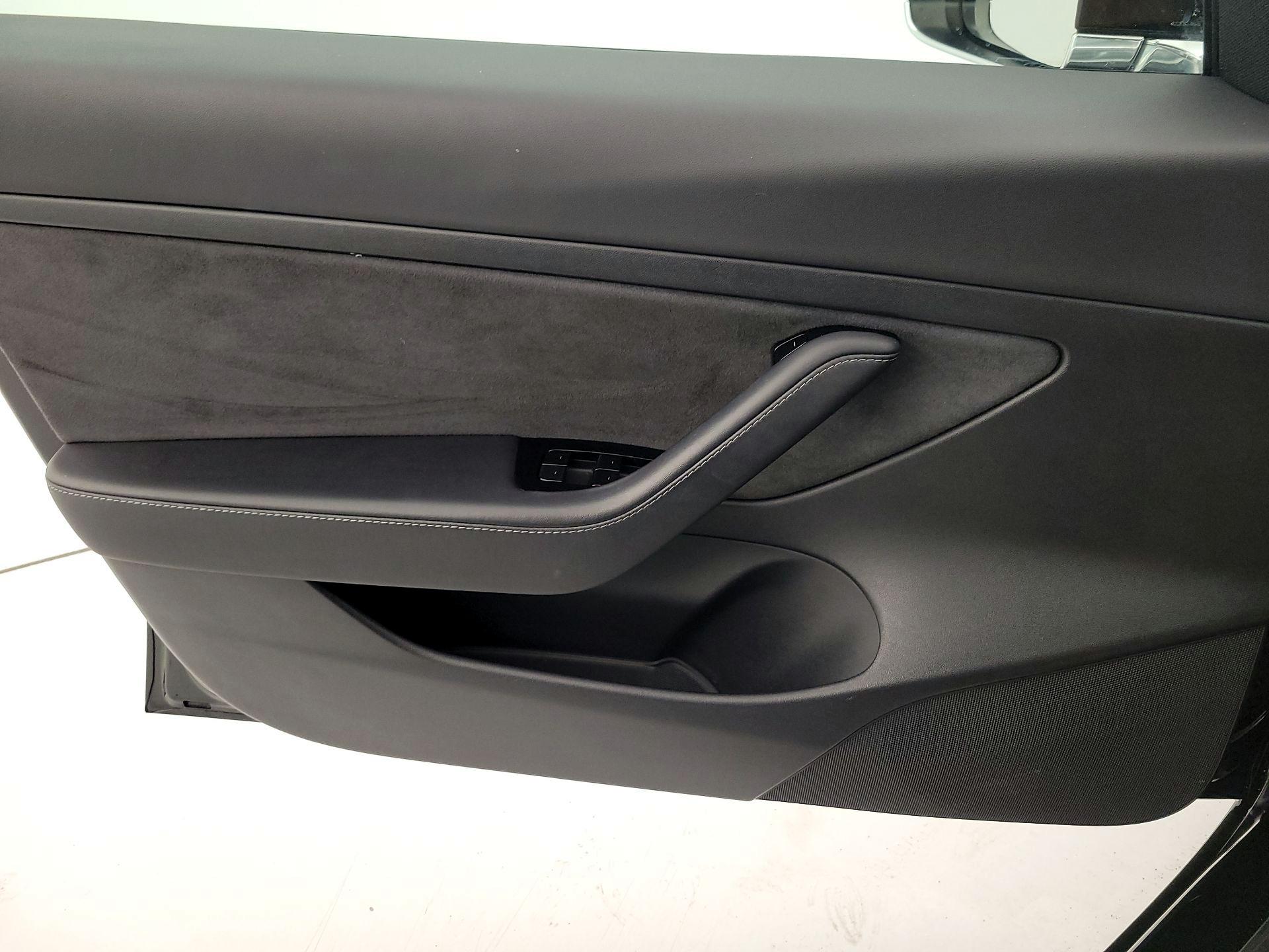 Thumbnail: 2020 Tesla Model 3 - 12