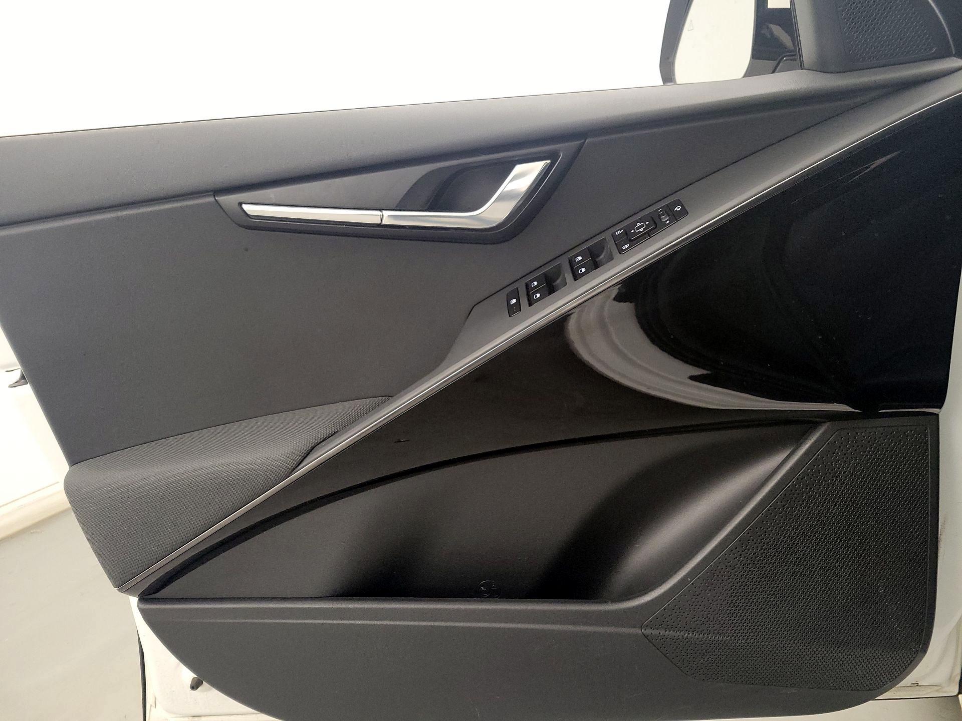 Thumbnail: 2024 Kia Niro - 12