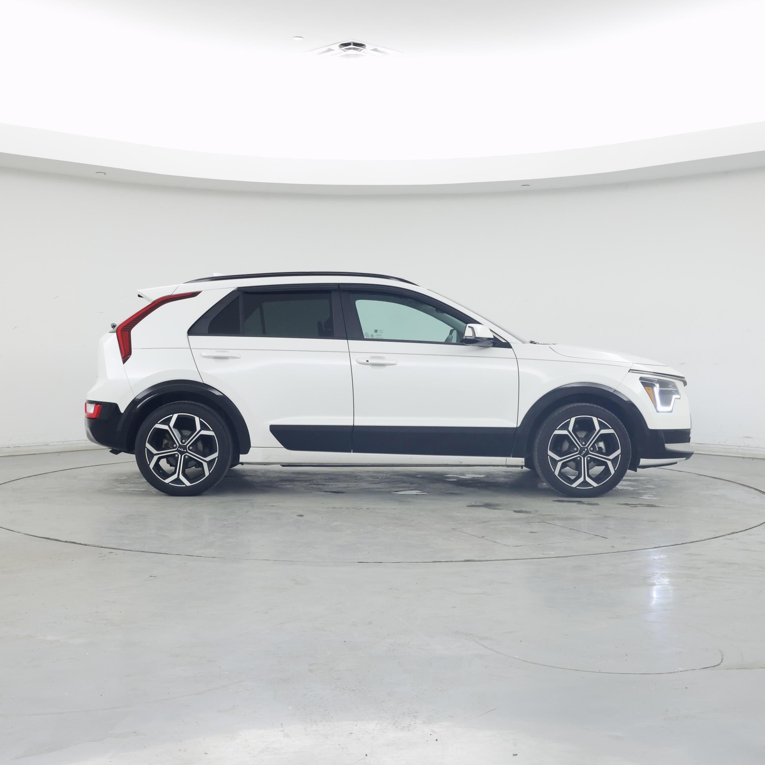 Thumbnail: 2024 Kia Niro - 7