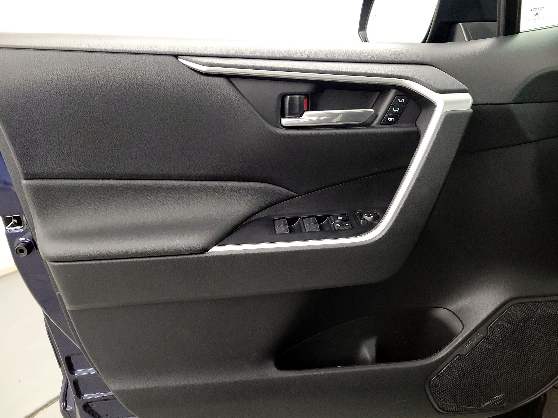 Thumbnail: 2025 Toyota RAV4 - 12