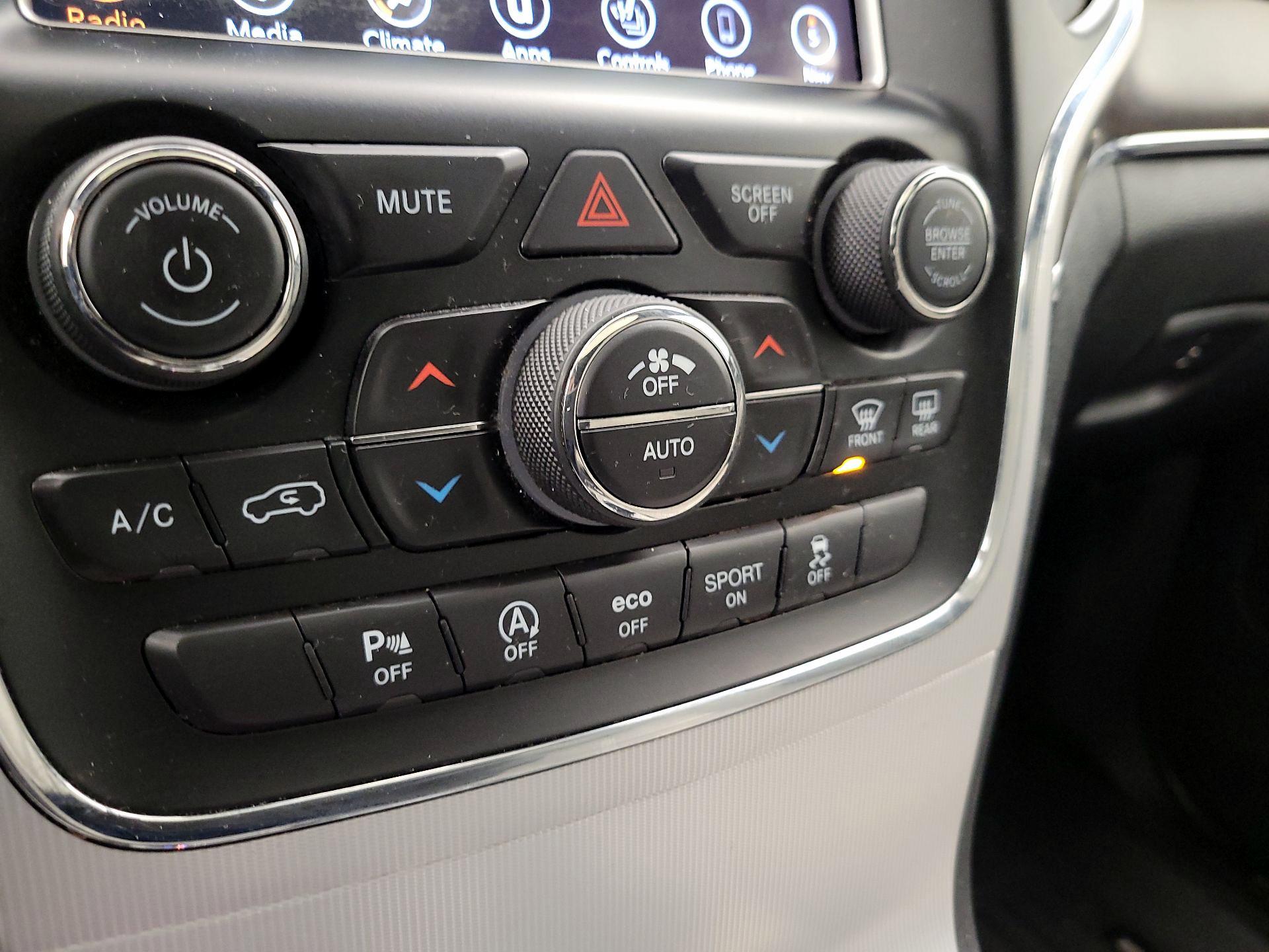 Thumbnail: 2018 Jeep Grand Cherokee - 17