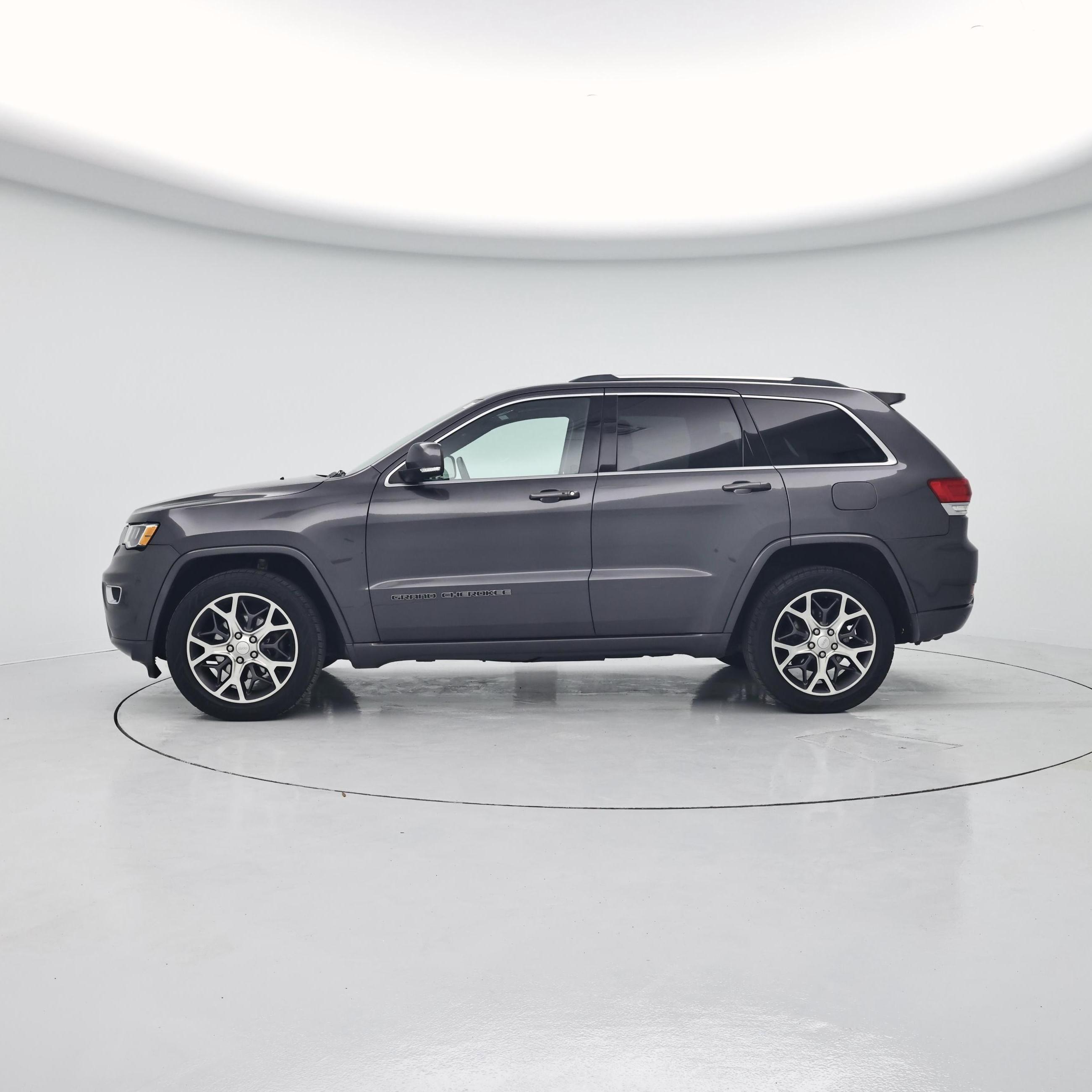 Thumbnail: 2018 Jeep Grand Cherokee - 3