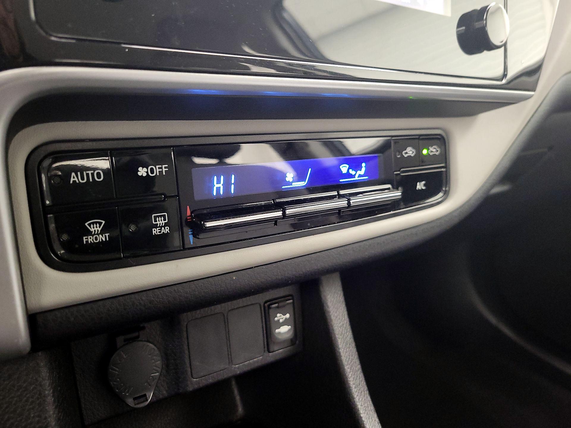 Thumbnail: 2019 Toyota Corolla - 16