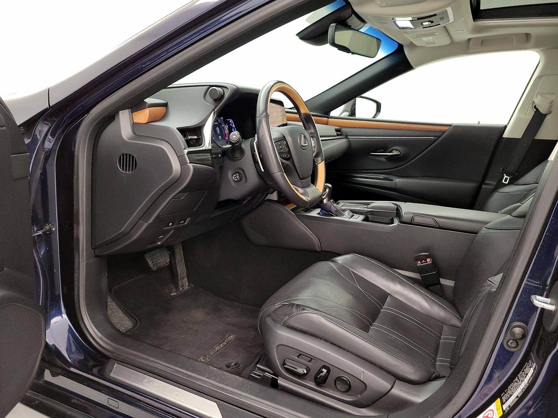 Thumbnail: 2019 Lexus ES - 11