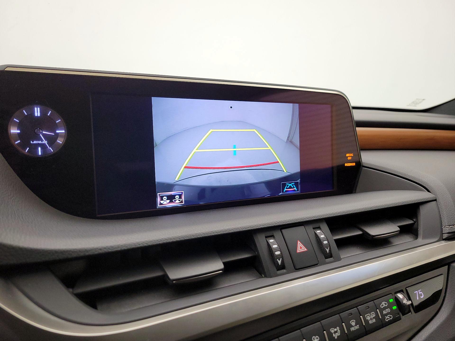 Thumbnail: 2019 Lexus ES - 15