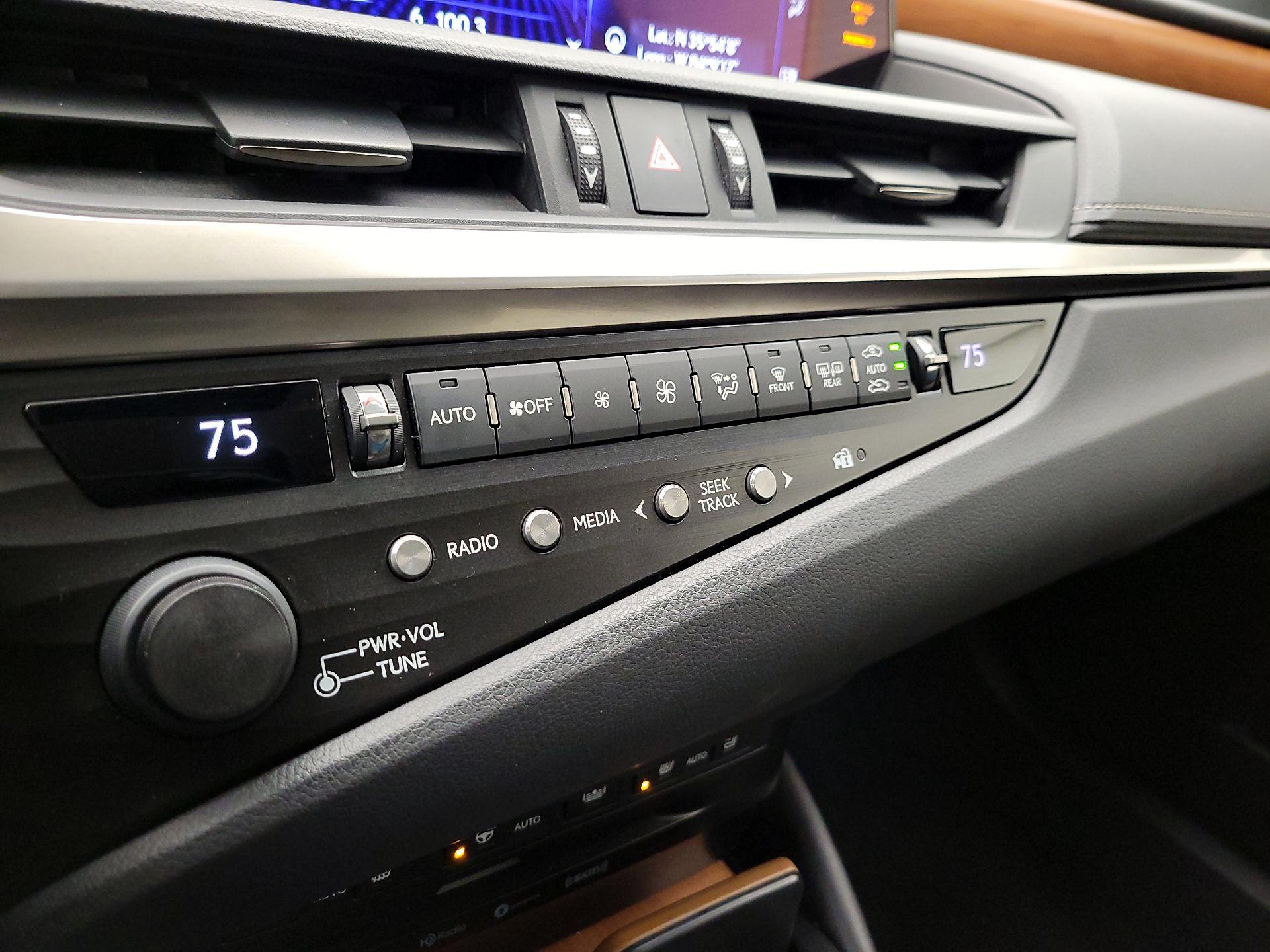 Thumbnail: 2019 Lexus ES - 17