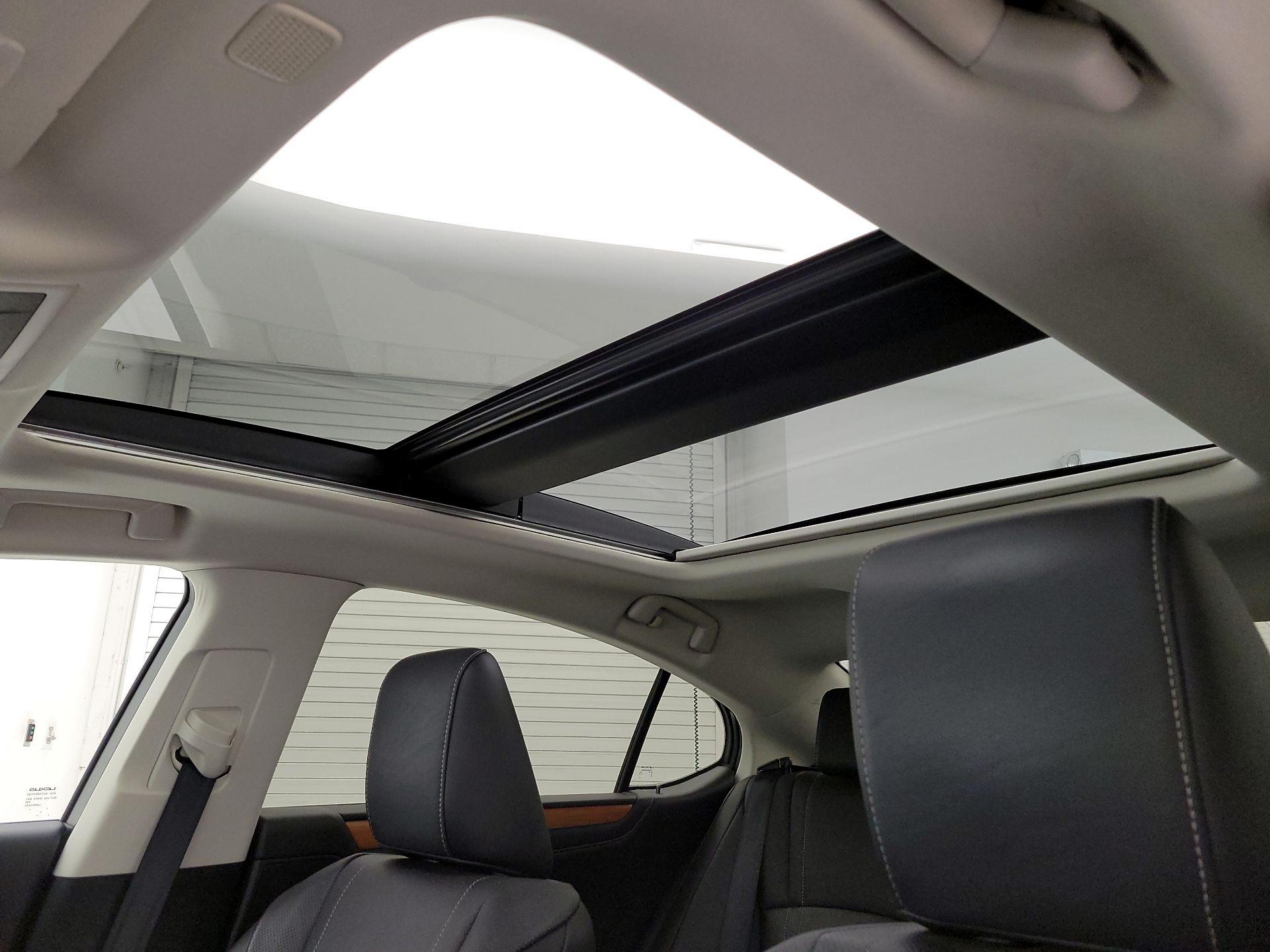 Thumbnail: 2019 Lexus ES - 20