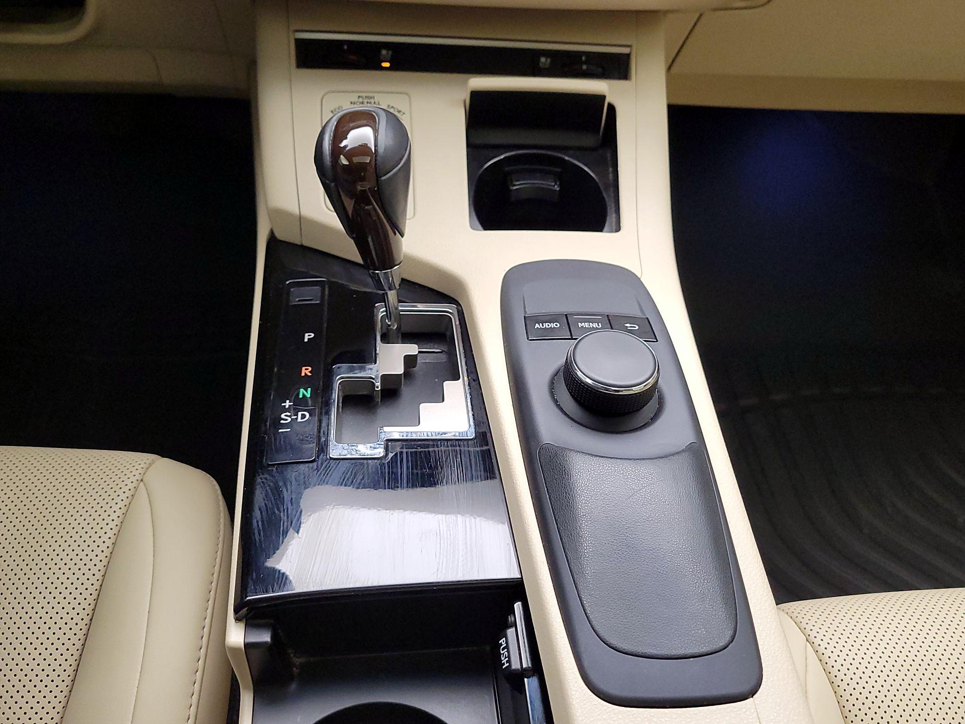 Thumbnail: 2015 Lexus ES - 17