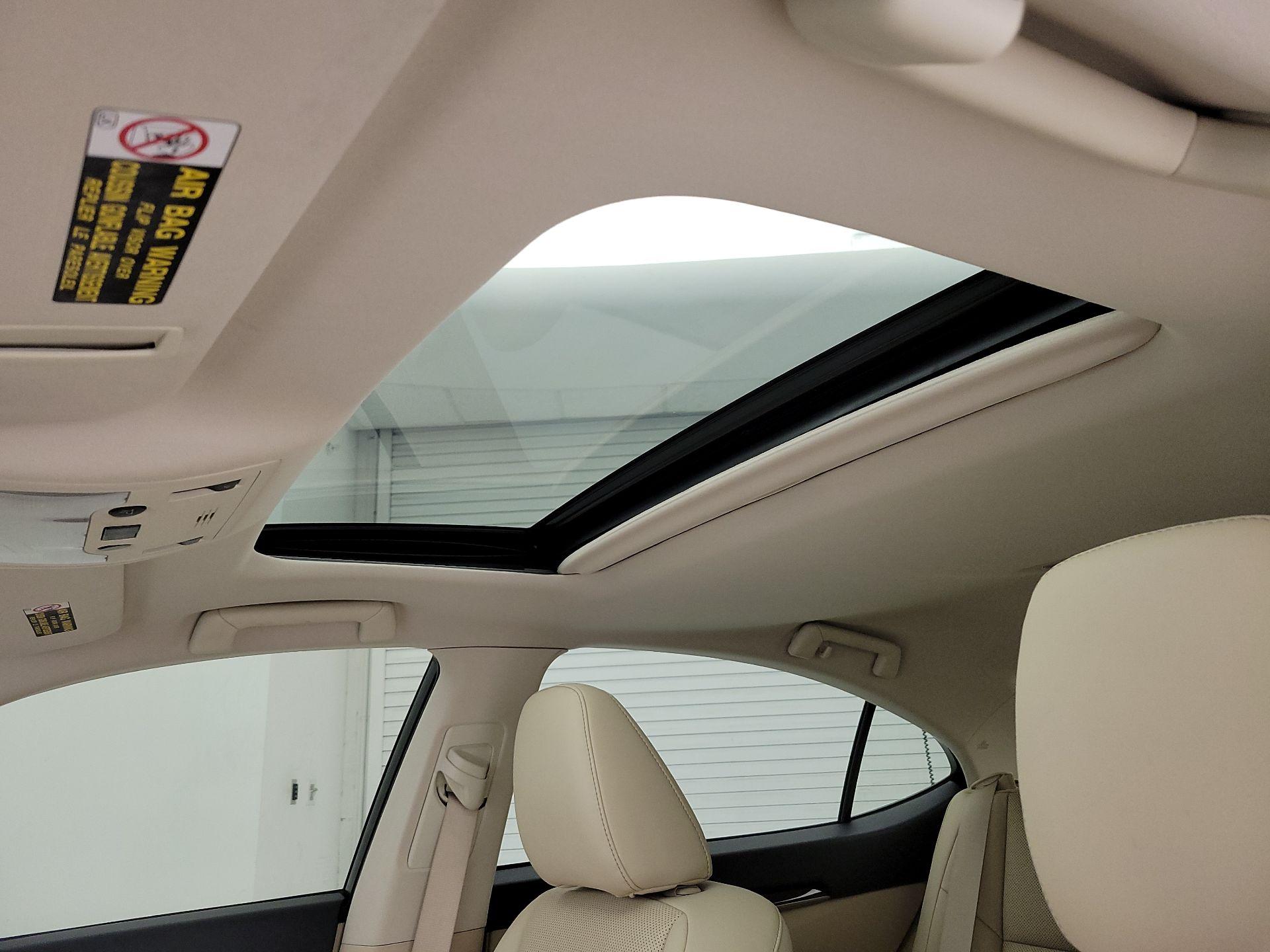 Thumbnail: 2015 Lexus ES - 19