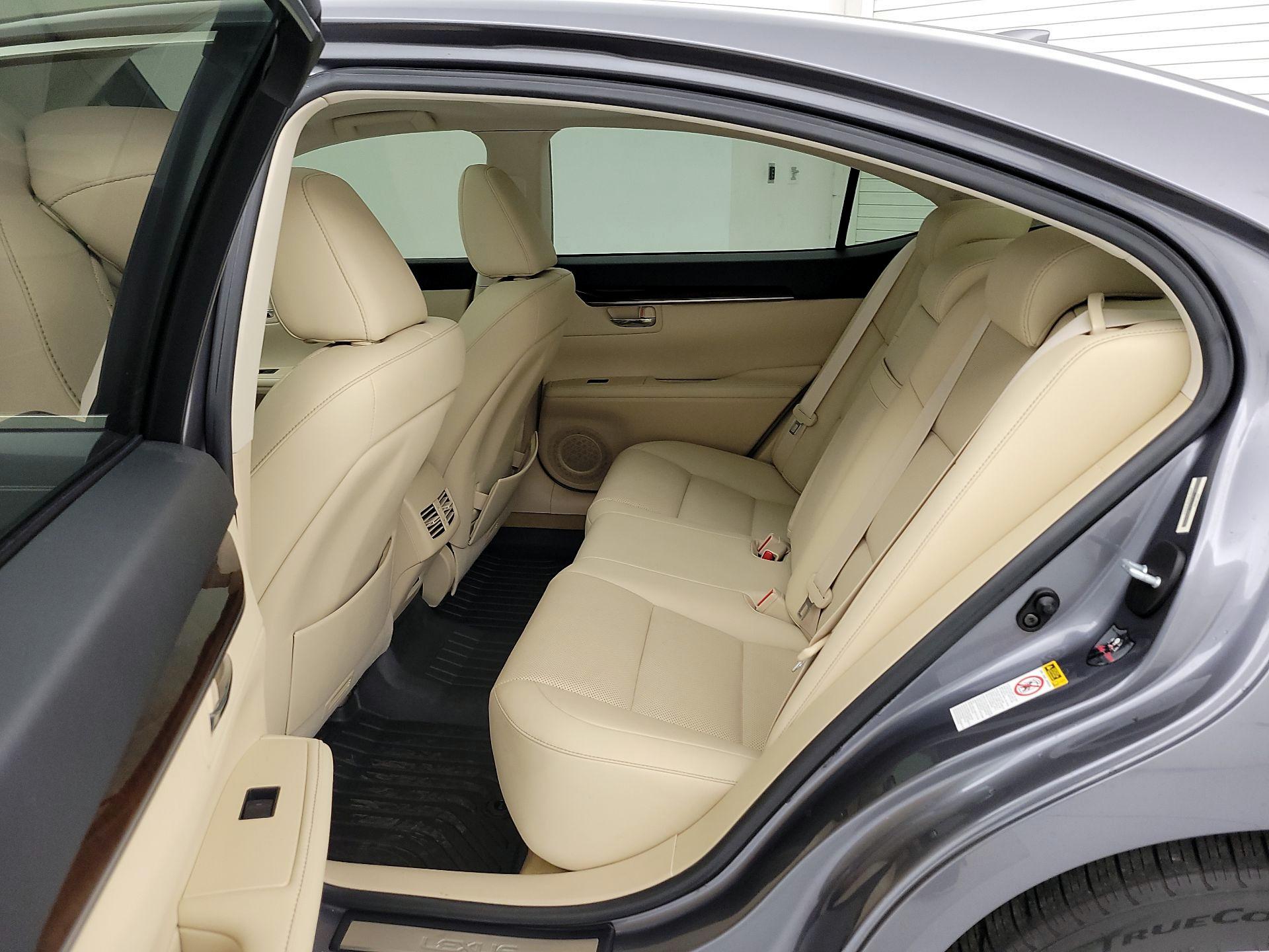 Thumbnail: 2015 Lexus ES - 20