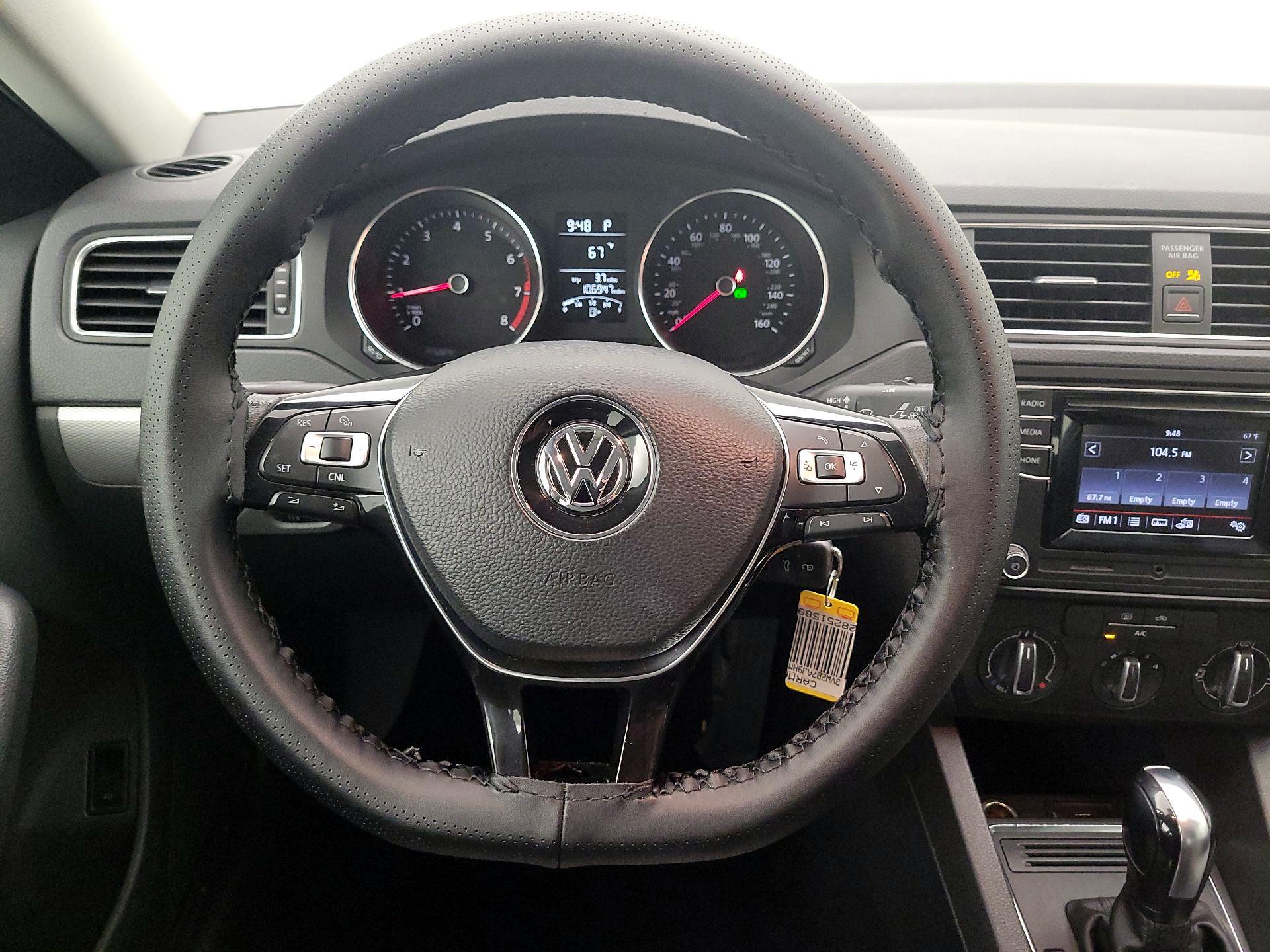 Thumbnail: 2017 Volkswagen Jetta - 10