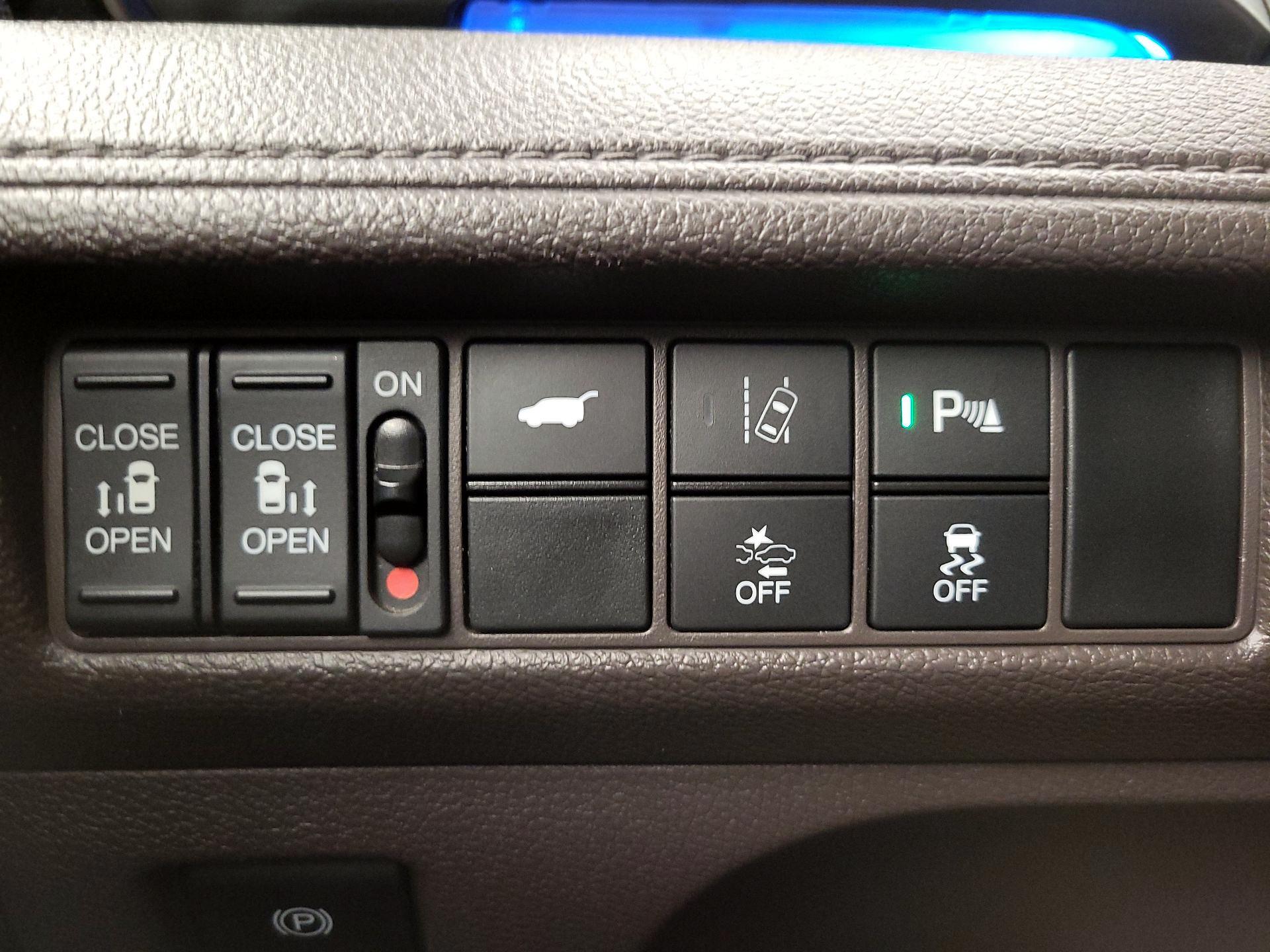 Thumbnail: 2019 Honda Odyssey - 13