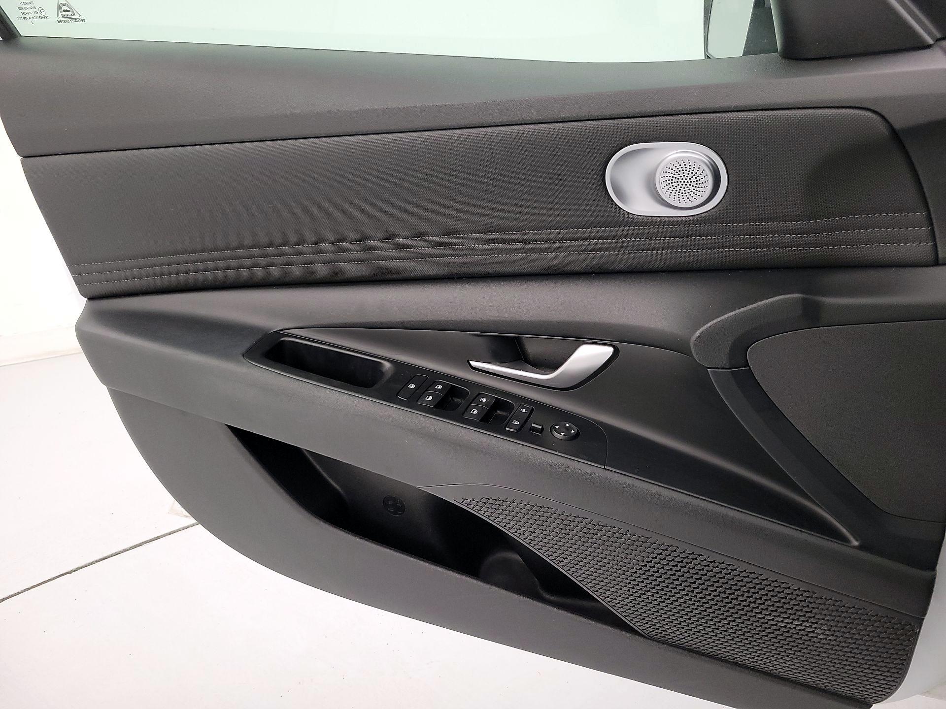 Thumbnail: 2021 Hyundai Elantra - 12