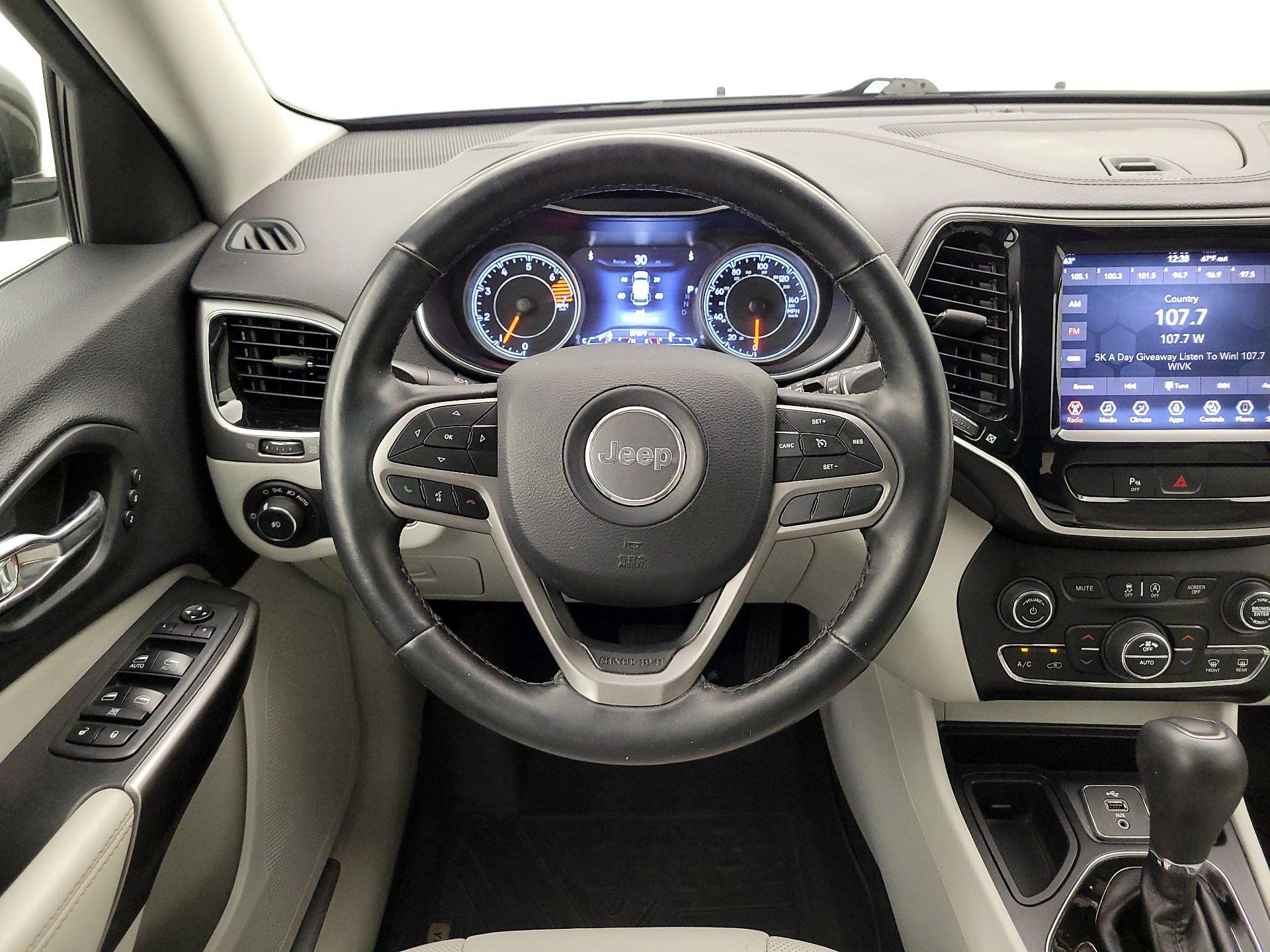 Thumbnail: 2019 Jeep Cherokee - 10